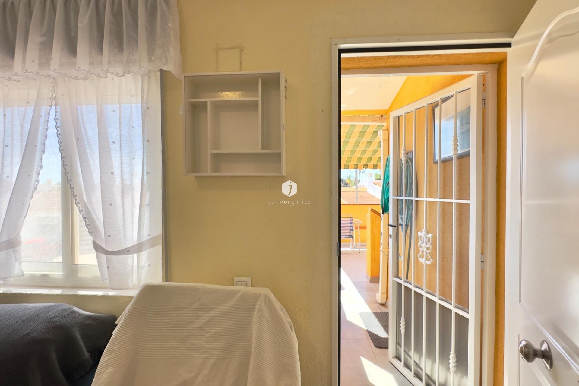Resale - Bungalow -
Torrevieja - Torretas