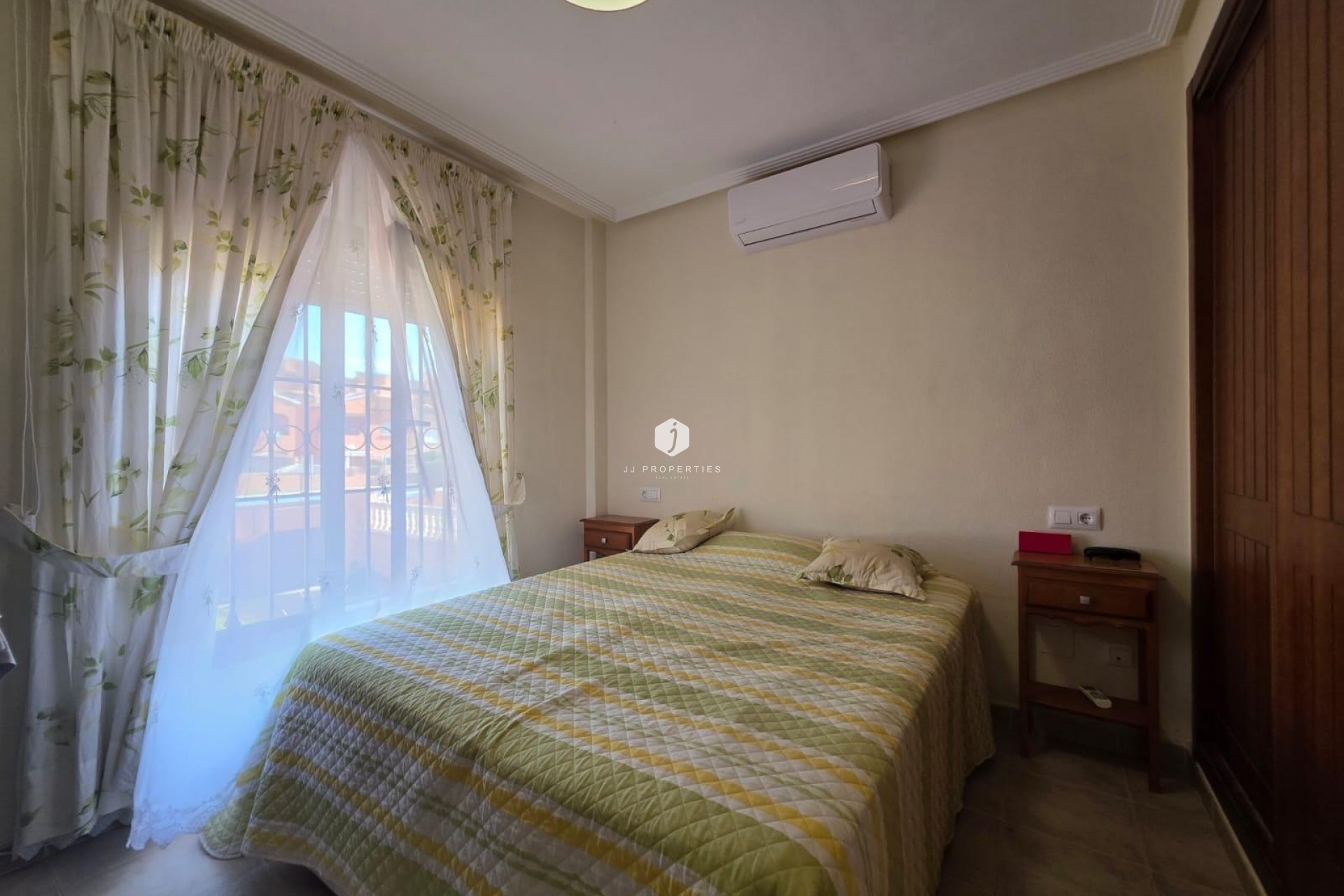 Resale - Bungalow -
Torrevieja - Zona Los Frutales