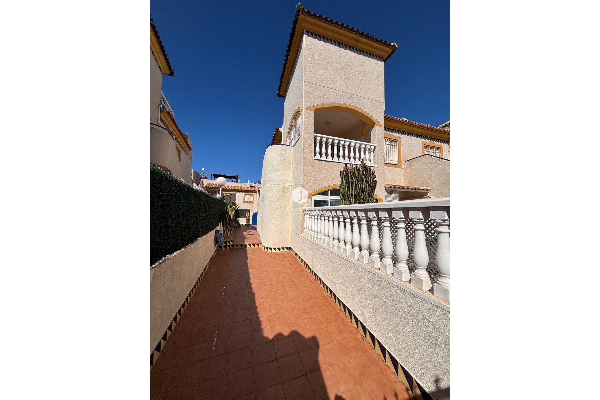 Resale - Bungalow -
Torrevieja