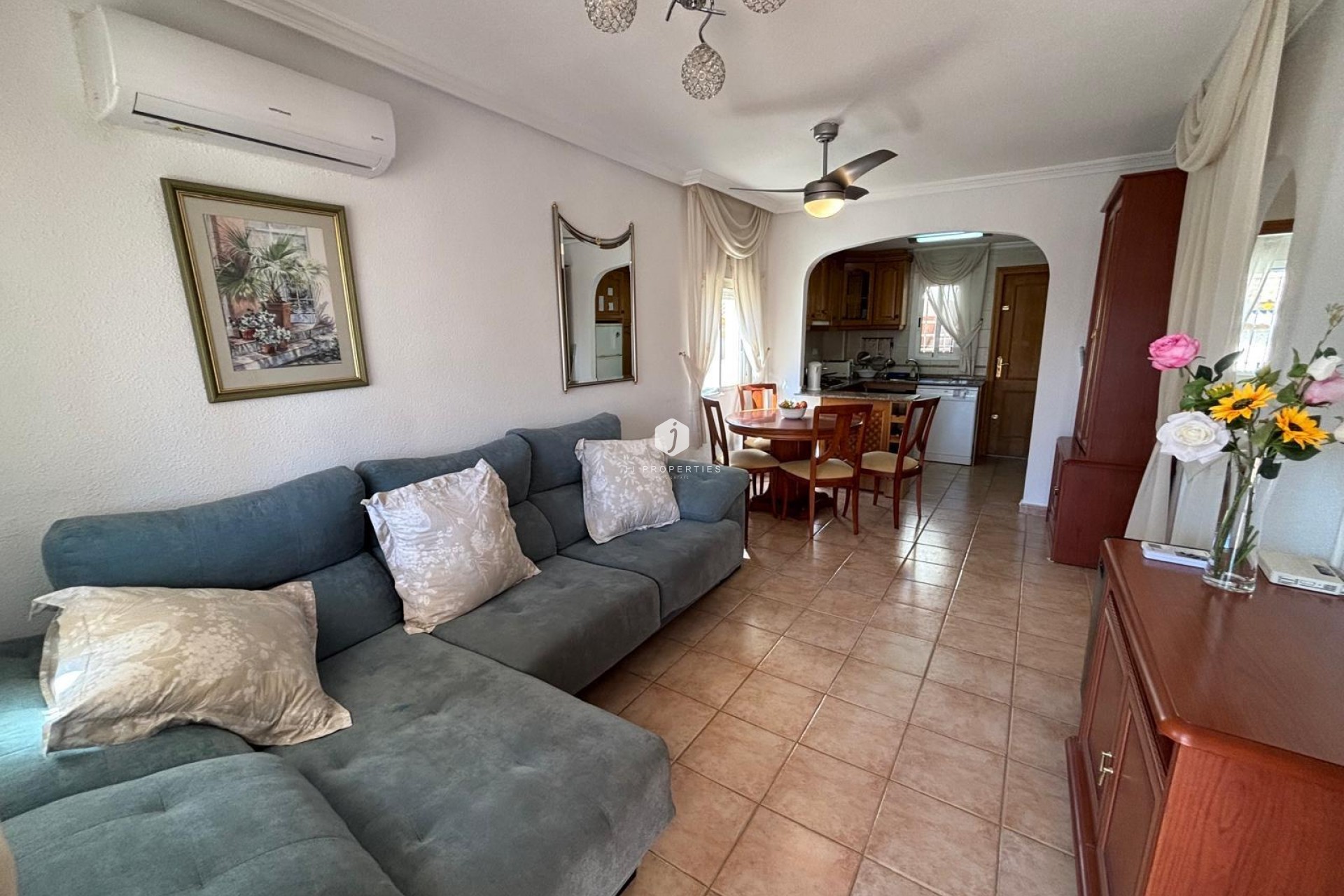 Resale - Bungalow -
Torrevieja