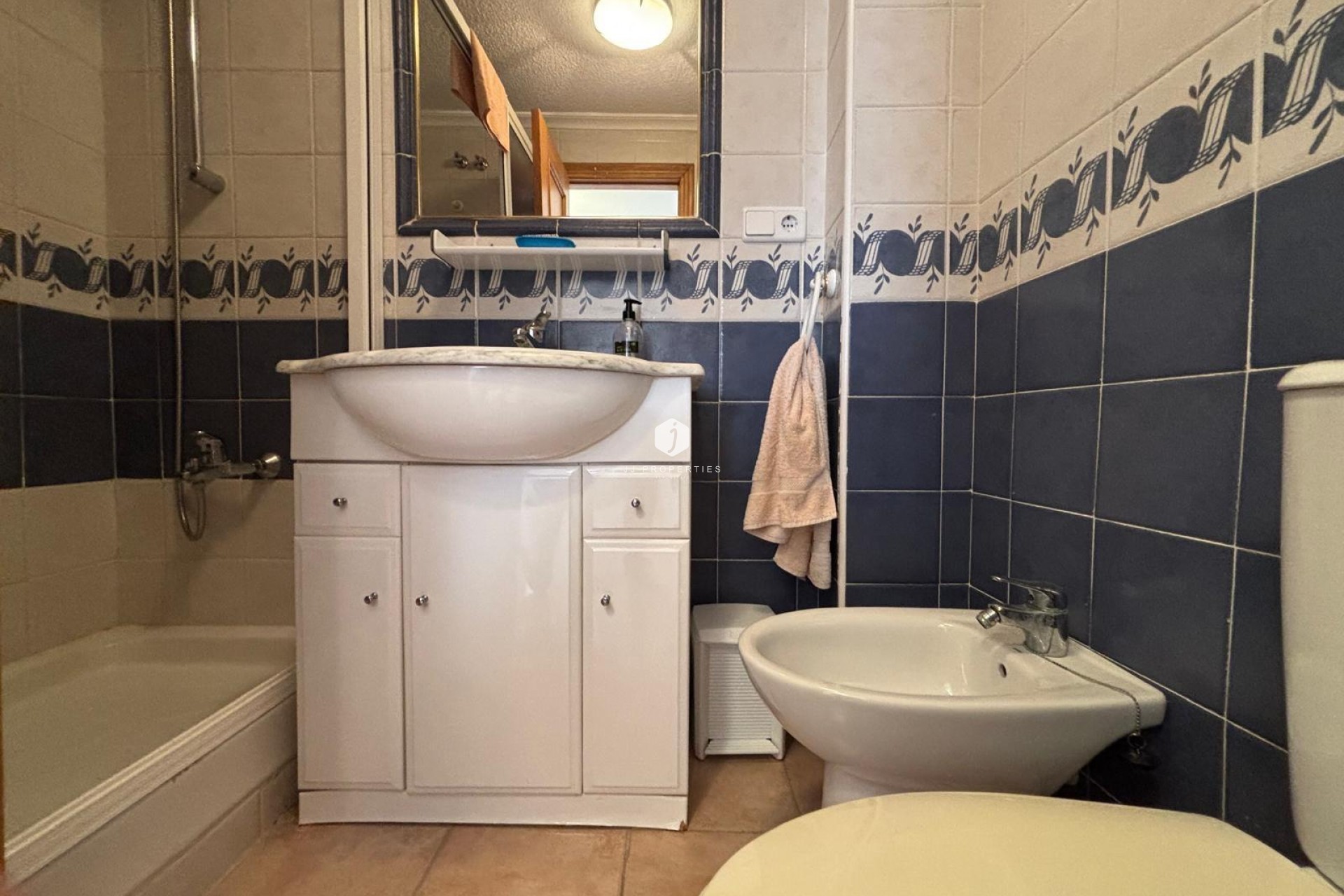 Resale - Bungalow -
Torrevieja