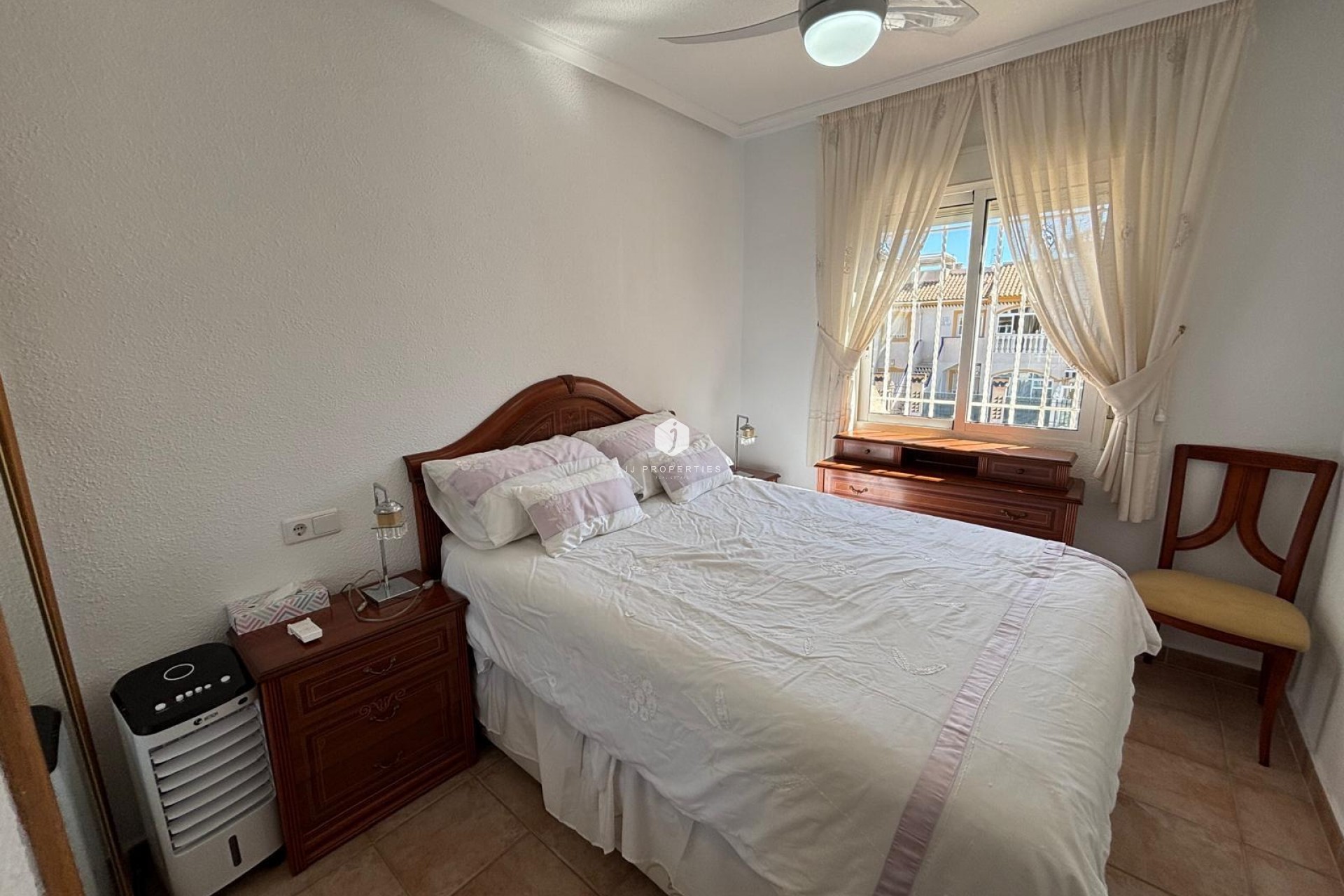 Resale - Bungalow -
Torrevieja