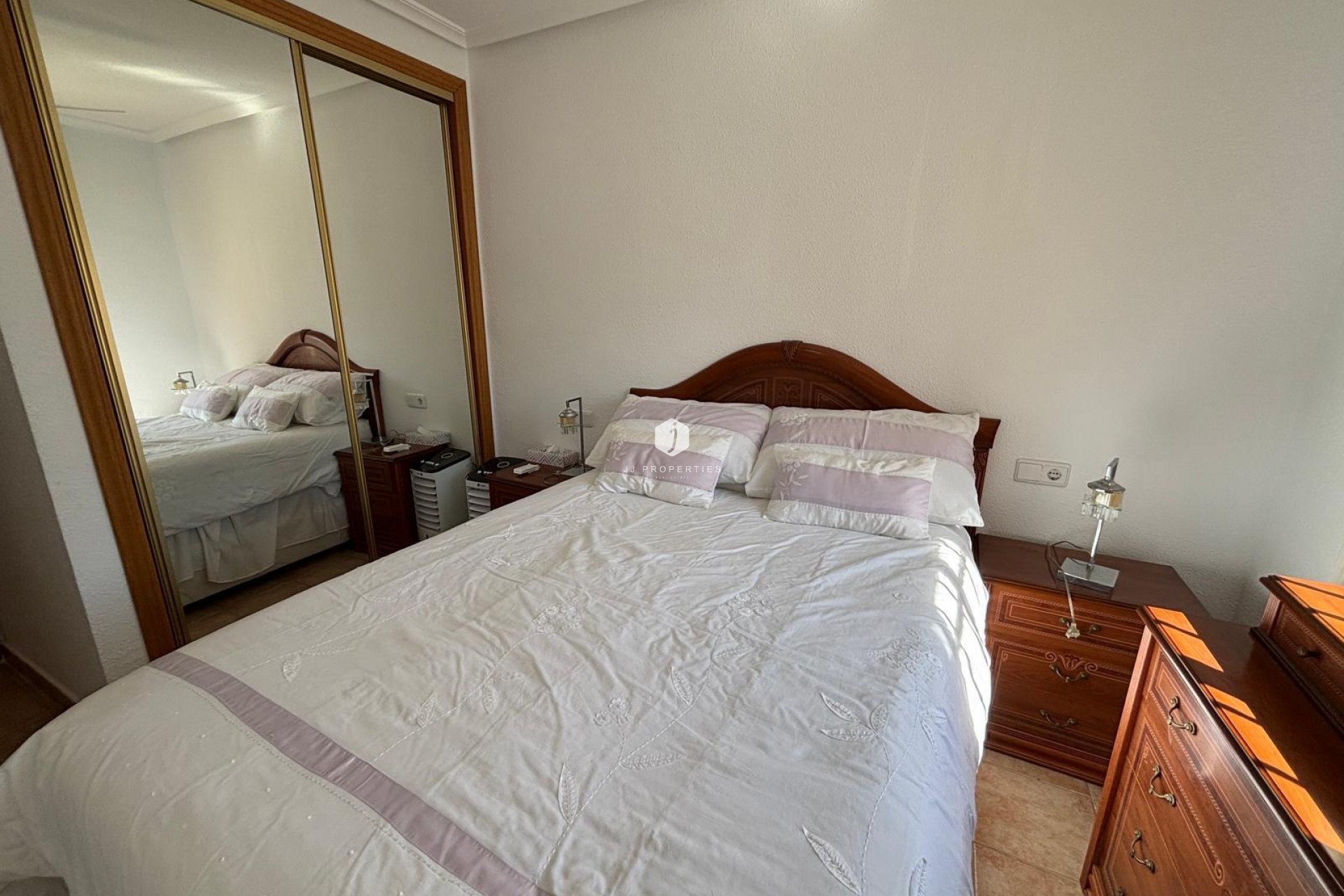 Resale - Bungalow -
Torrevieja