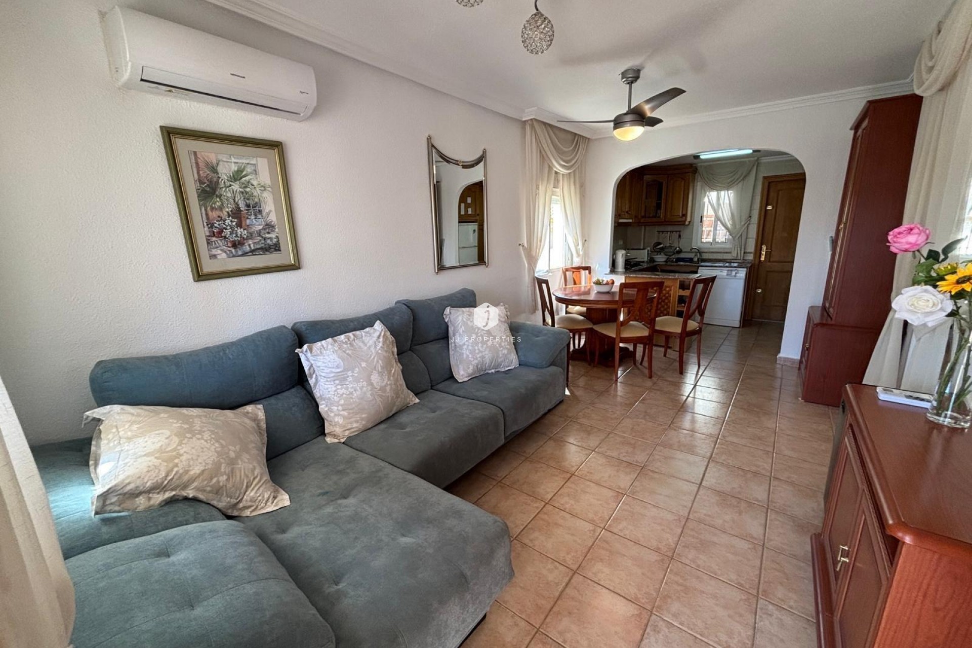 Resale - Bungalow -
Torrevieja