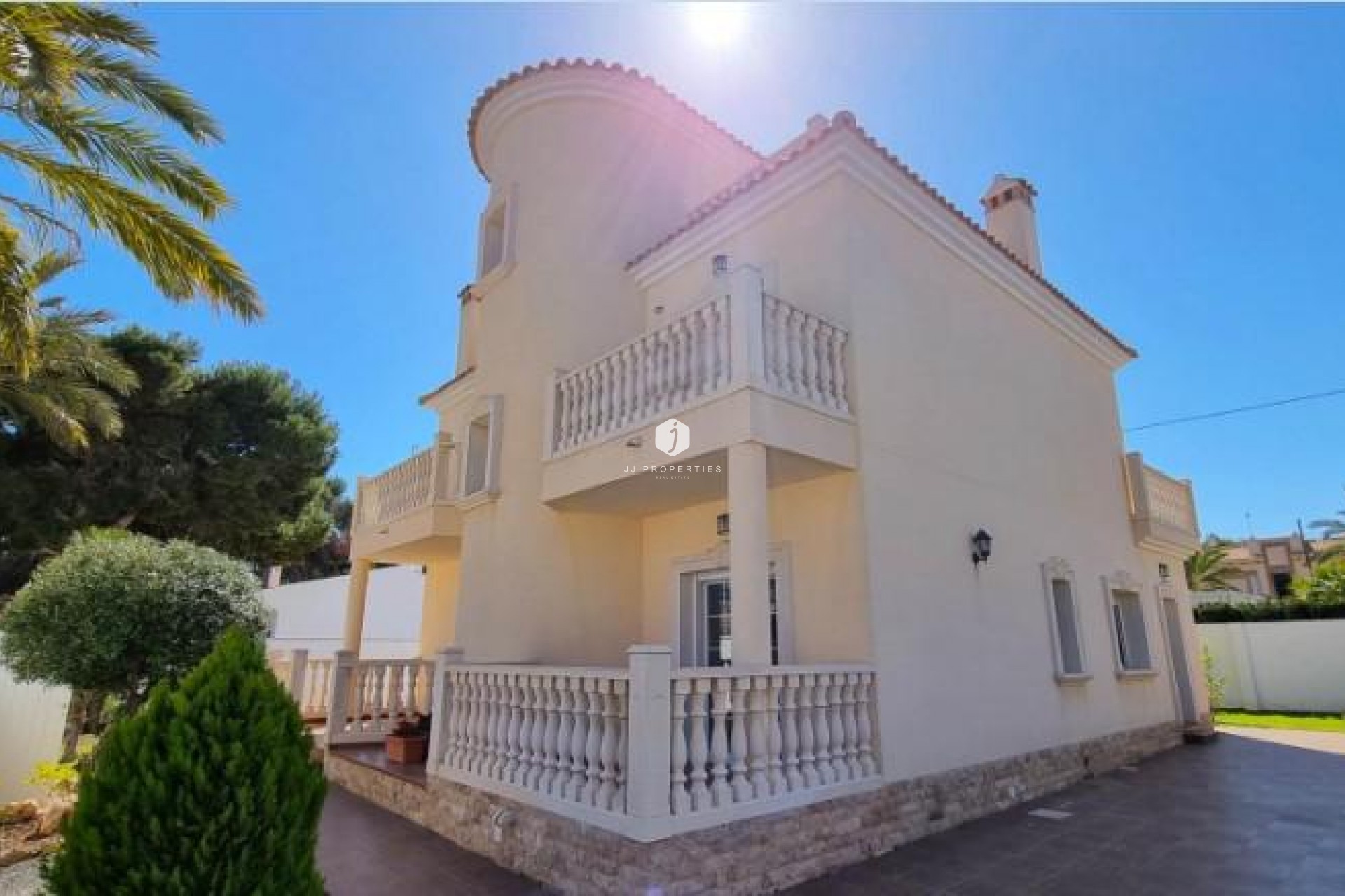 Resale - Chalet -
Cabo Roig - Costa Blanca