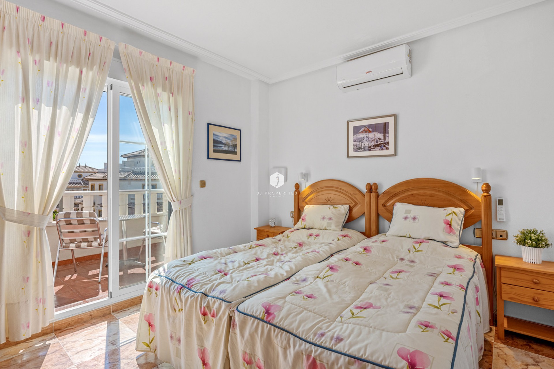 Resale - Chalet -
Cabo Roig - Costa Blanca
