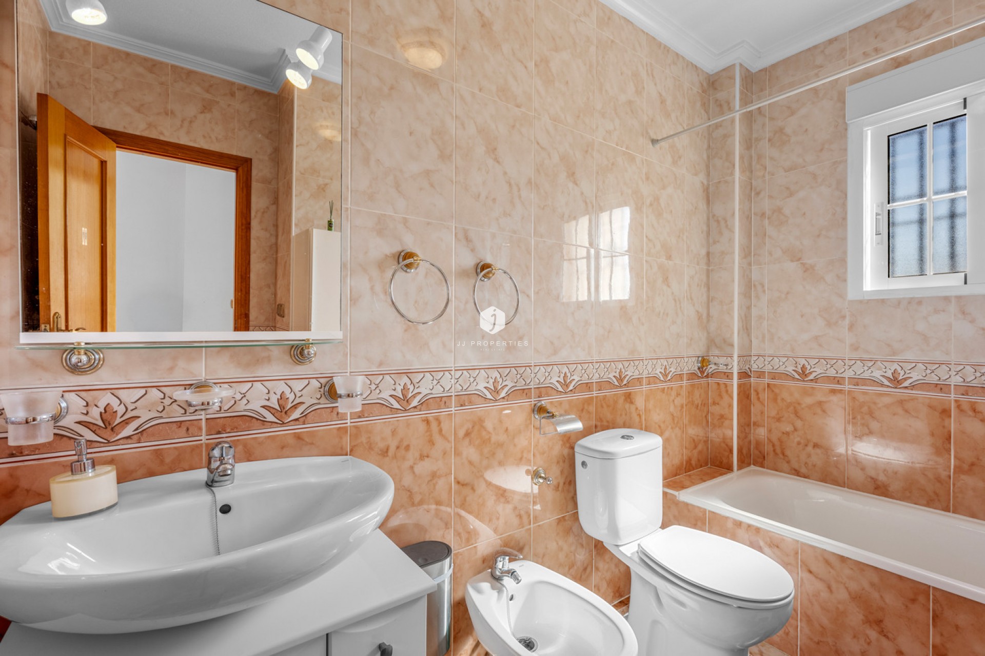 Resale - Chalet -
Cabo Roig - Costa Blanca