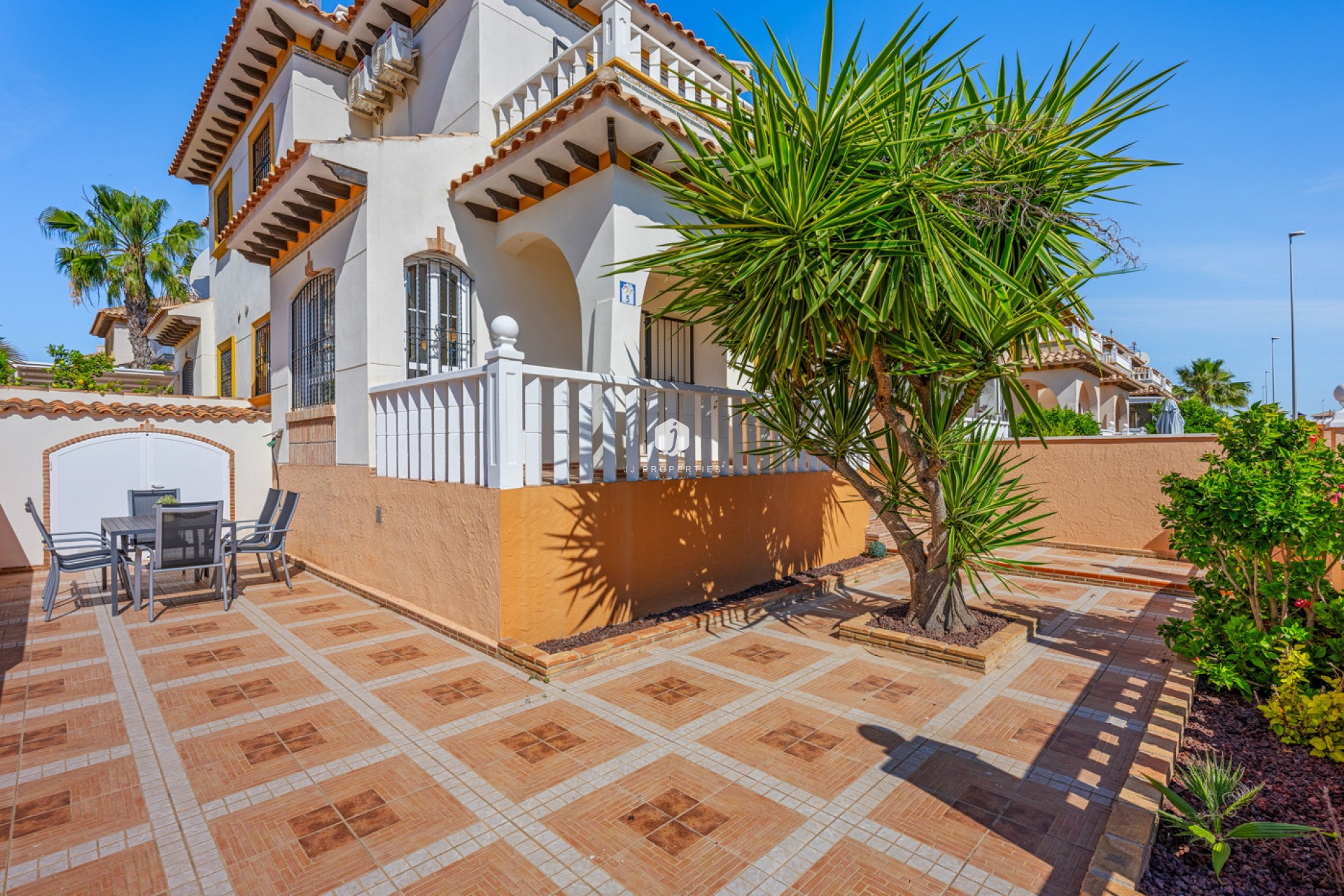Resale - Chalet -
Cabo Roig - Costa Blanca