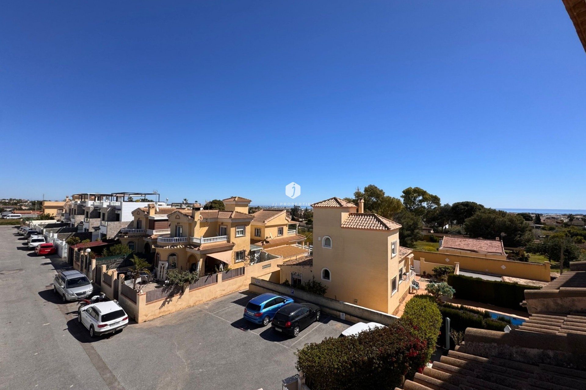 Resale - Chalet -
Campoamor - Costa Blanca