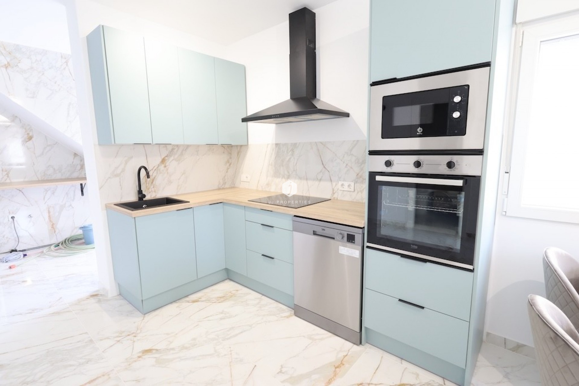 Resale - Chalet -
El Chaparral - Inland