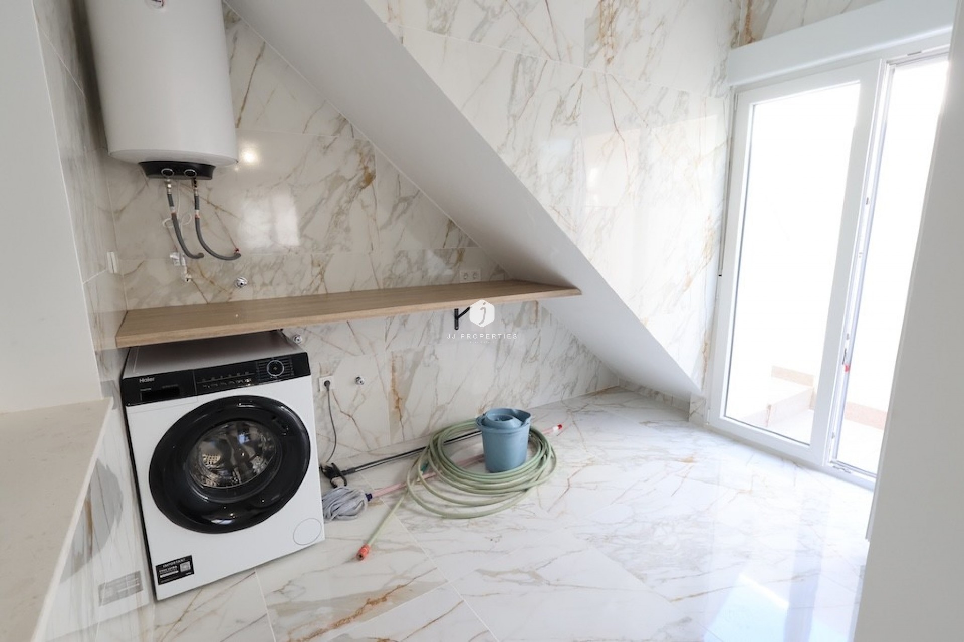 Resale - Chalet -
El Chaparral - Inland