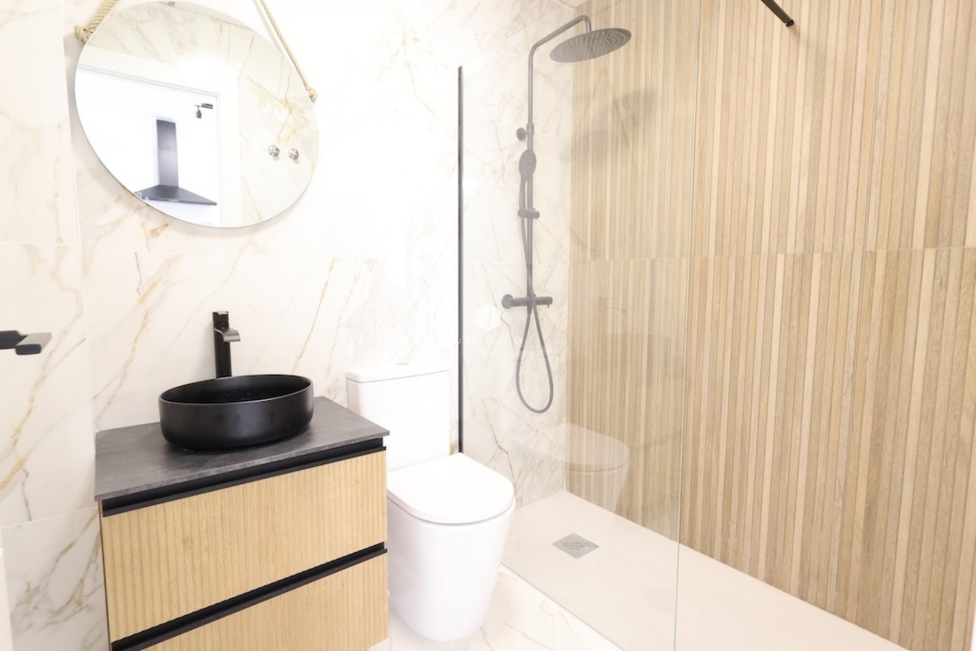 Resale - Chalet -
El Chaparral - Inland