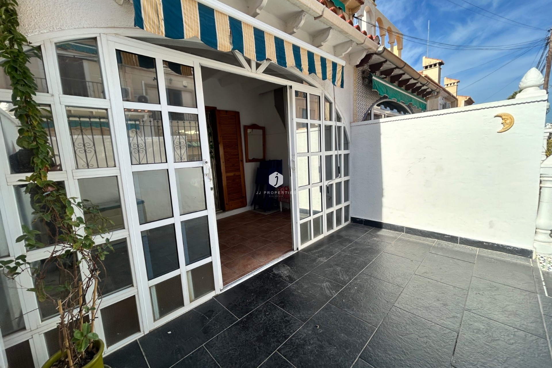 Resale - Chalet -
El Chaparral - Inland