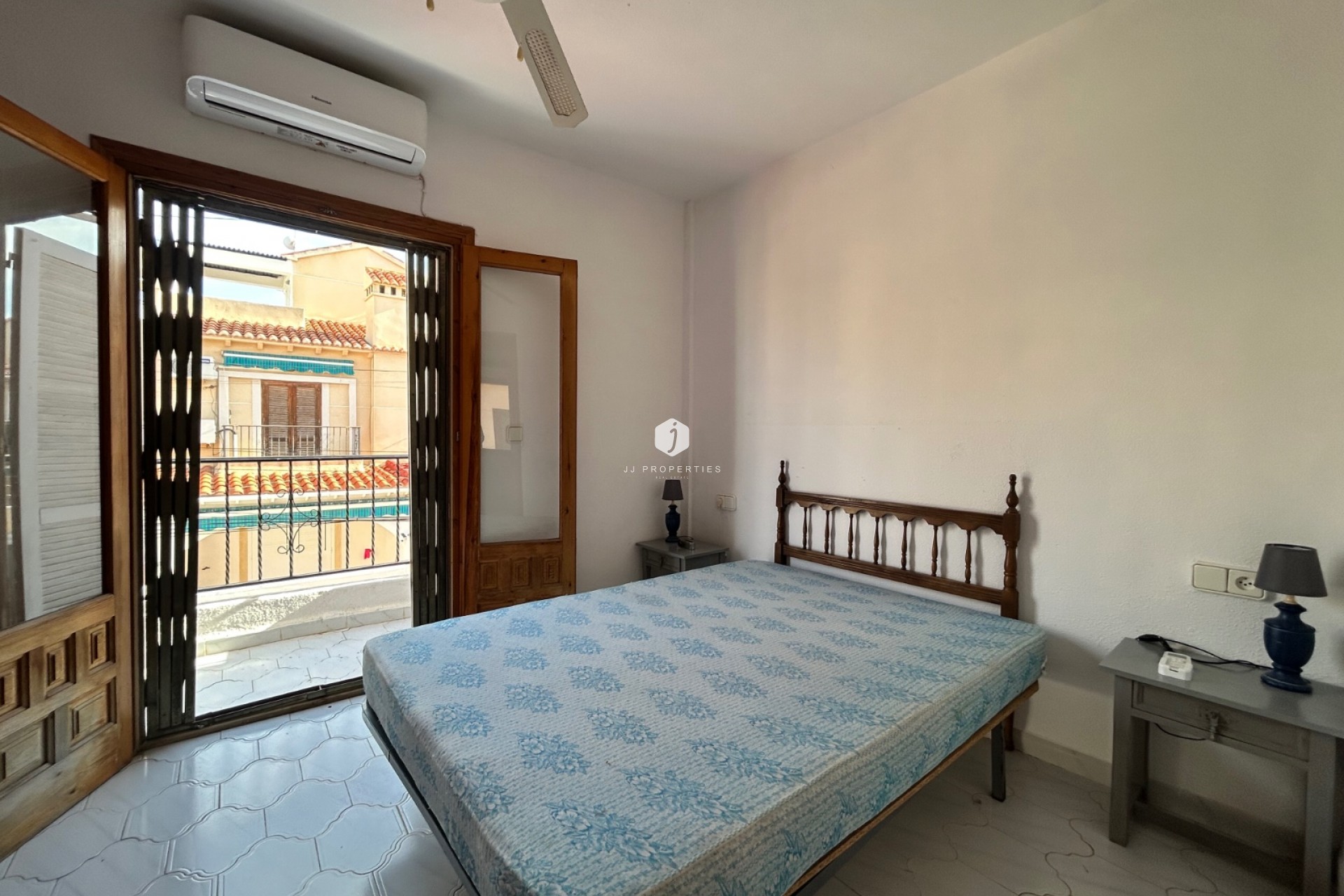 Resale - Chalet -
El Chaparral - Inland