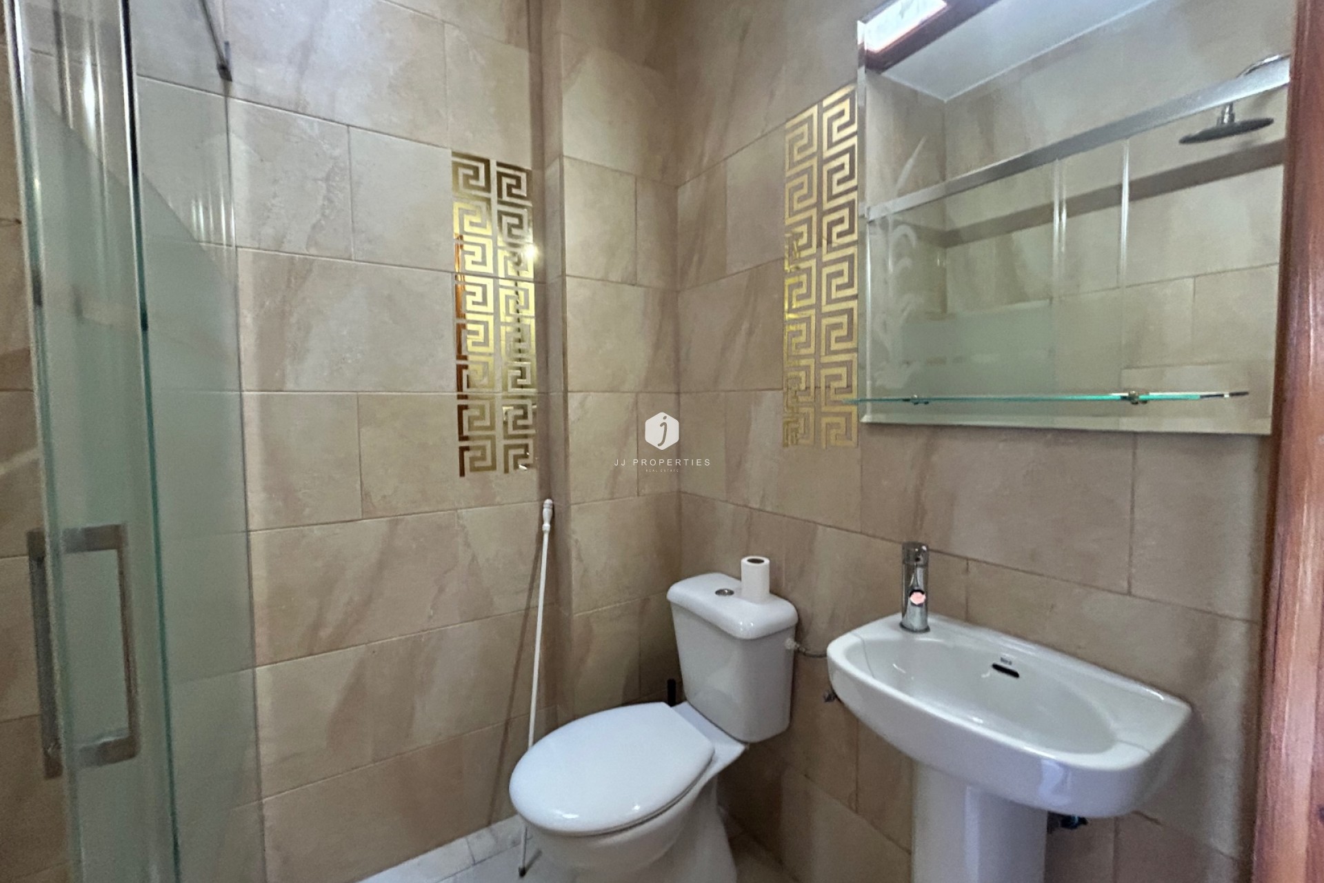 Resale - Chalet -
El Chaparral - Inland