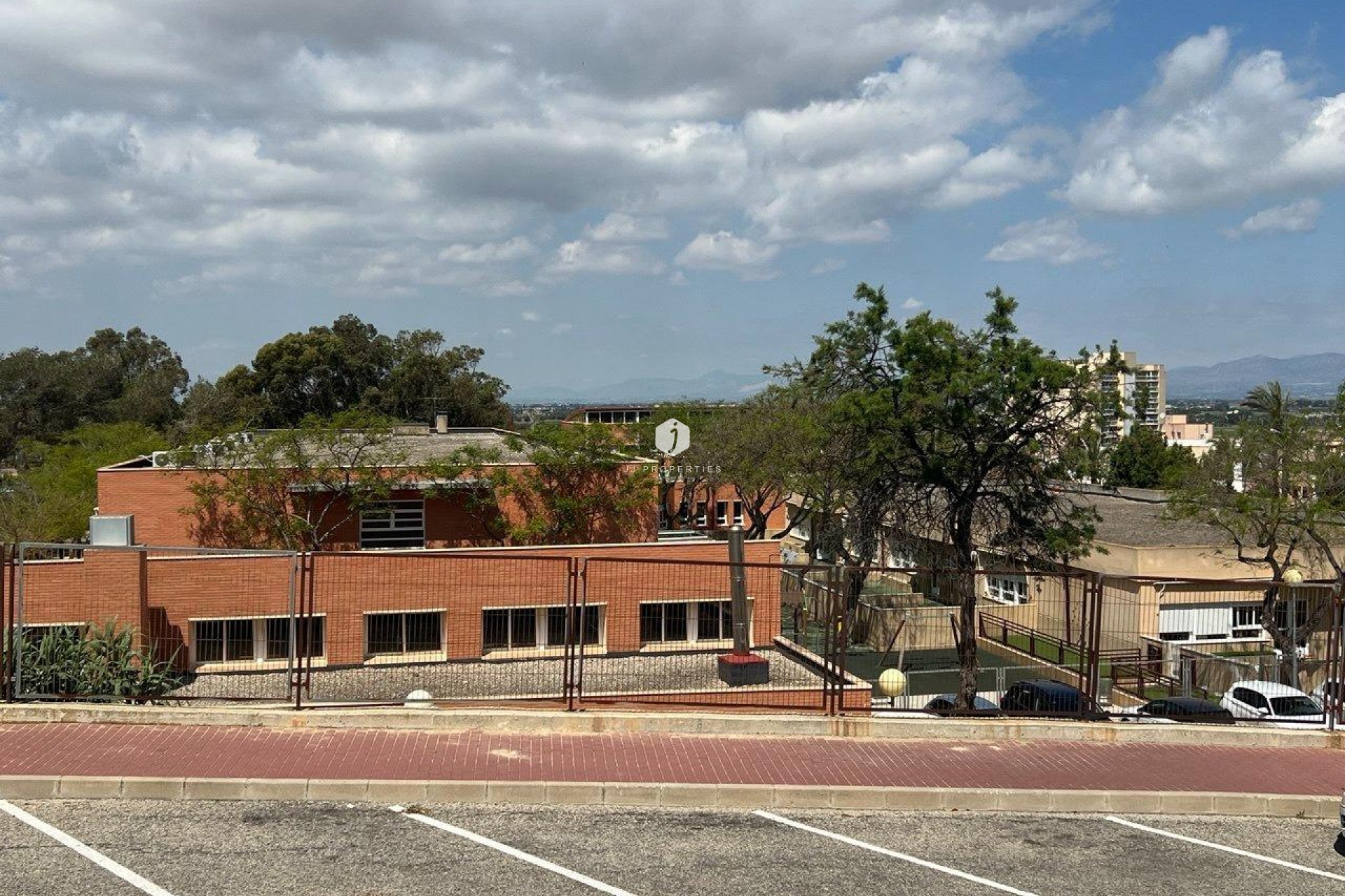 Resale - Chalet -
Guardamar del Segura - Centro