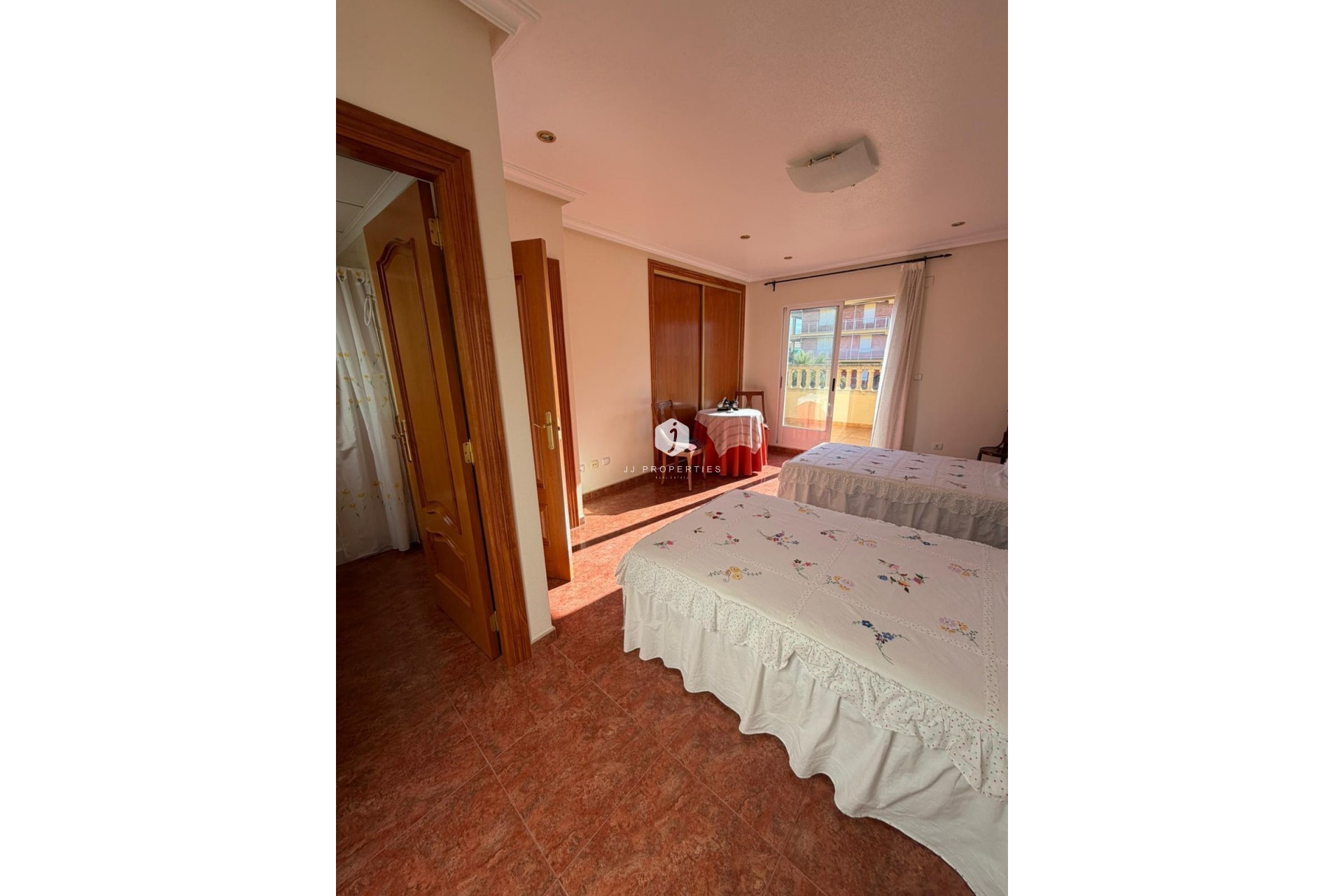 Resale - Chalet -
Guardamar del Segura - Pueblo