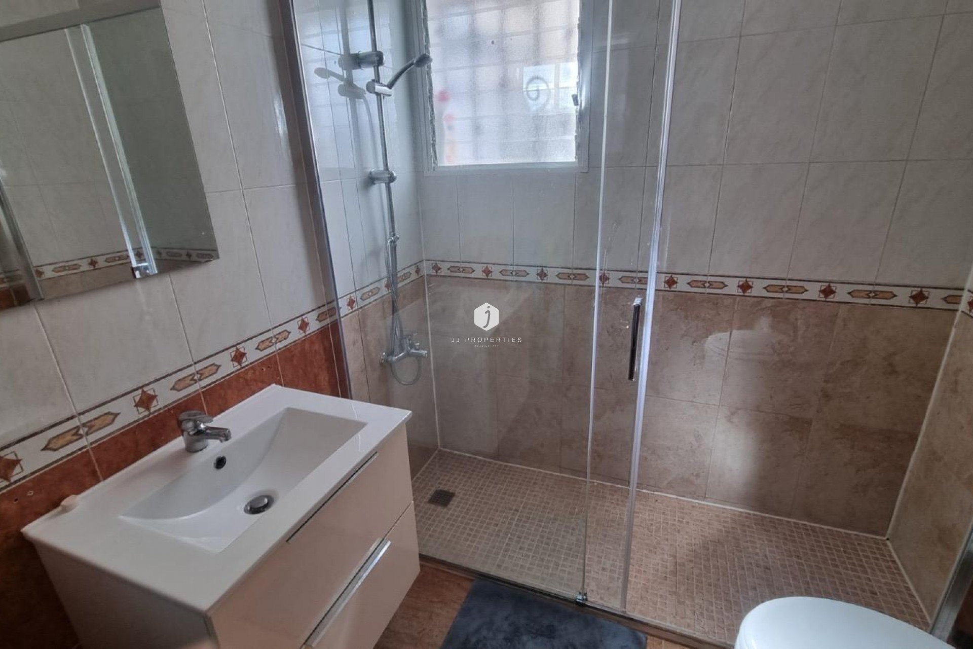 Resale - Chalet -
Guardamar del Segura - Urbanizaciones