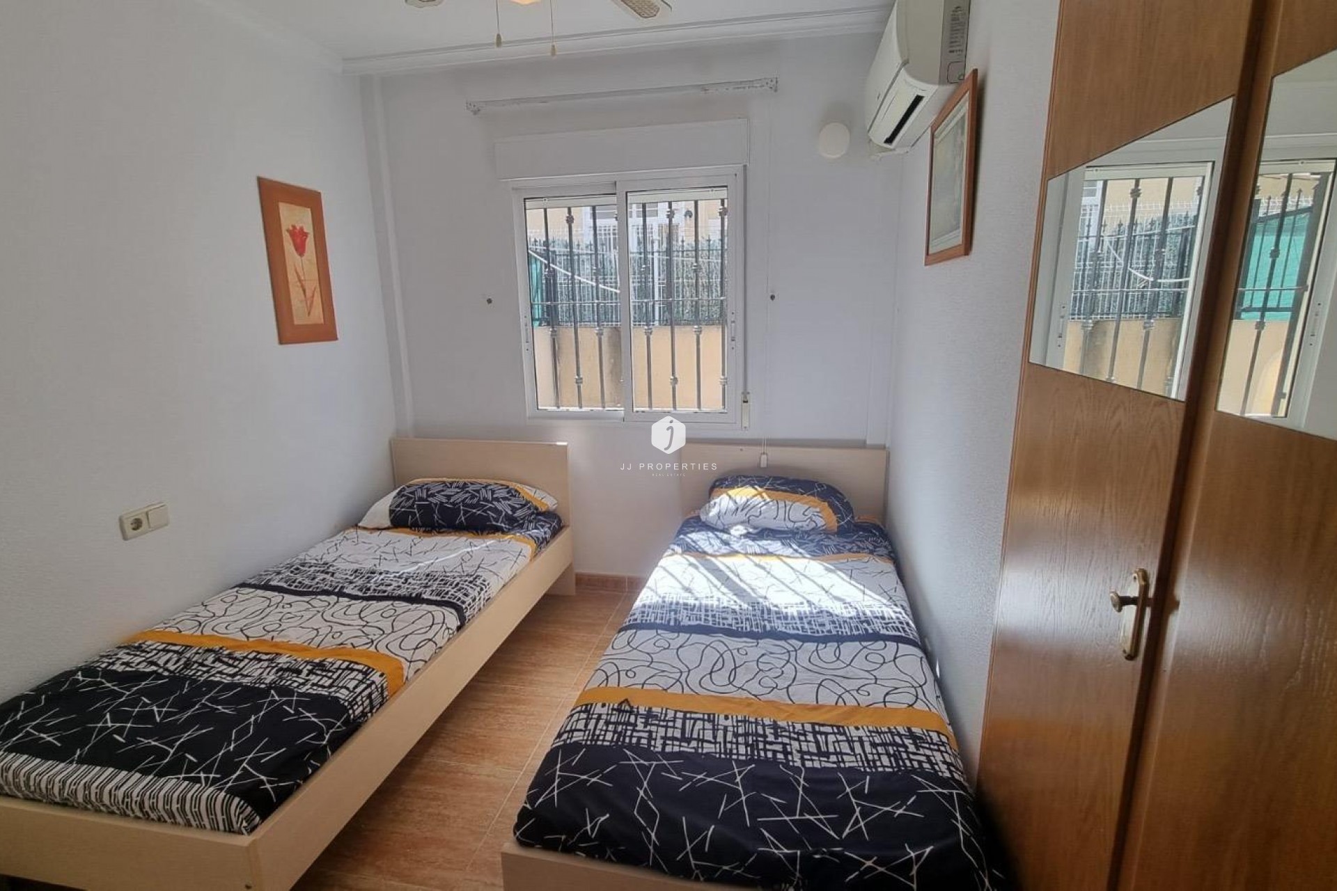 Resale - Chalet -
Guardamar del Segura - Urbanizaciones