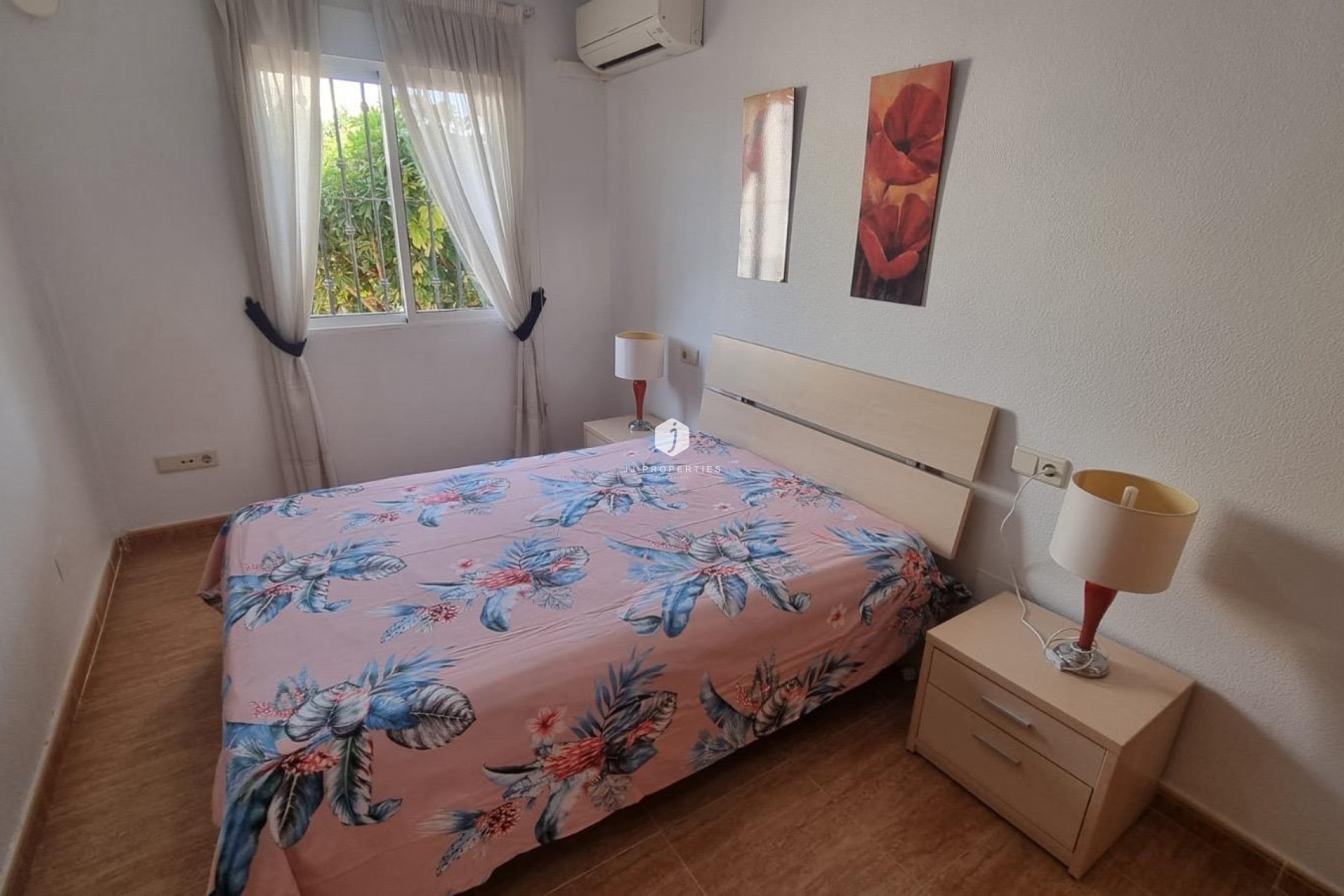 Resale - Chalet -
Guardamar del Segura - Urbanizaciones