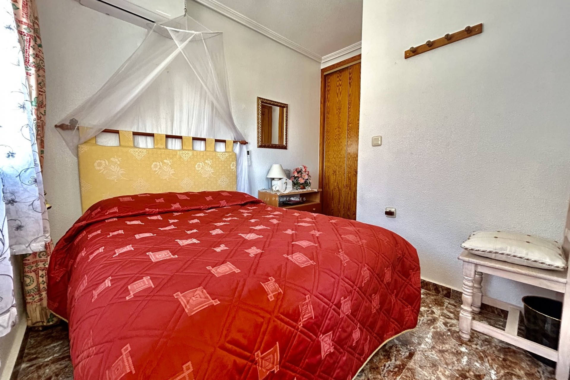 Resale - Chalet -
La Zenia - Costa Blanca