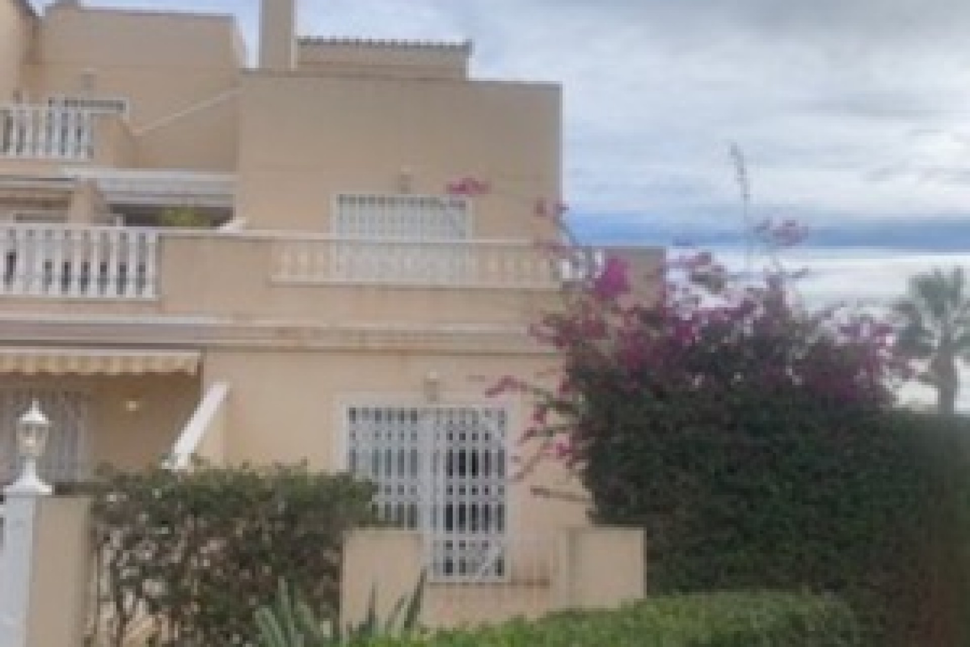 Resale - Chalet -
Los Altos - Costa Blanca