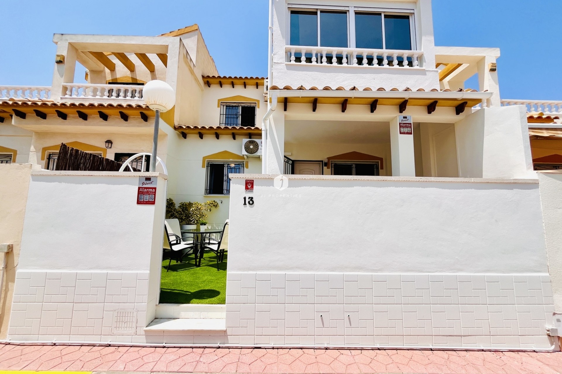 Resale - Chalet -
Los Altos - Costa Blanca