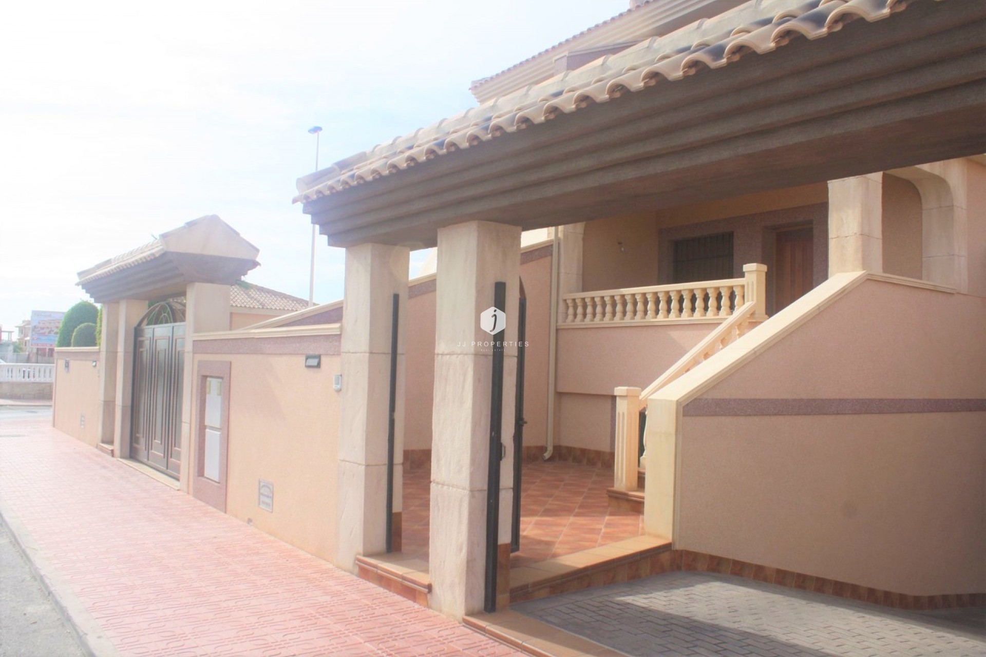 Resale - Chalet -
Los Altos - Costa Blanca