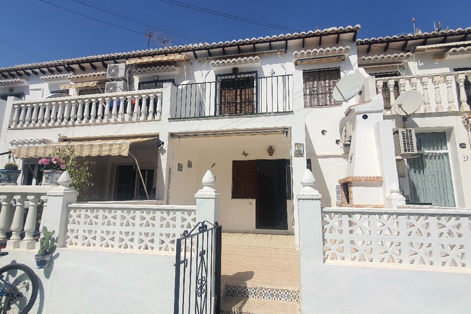 Resale - Chalet -
Los Balcones - Costa Blanca