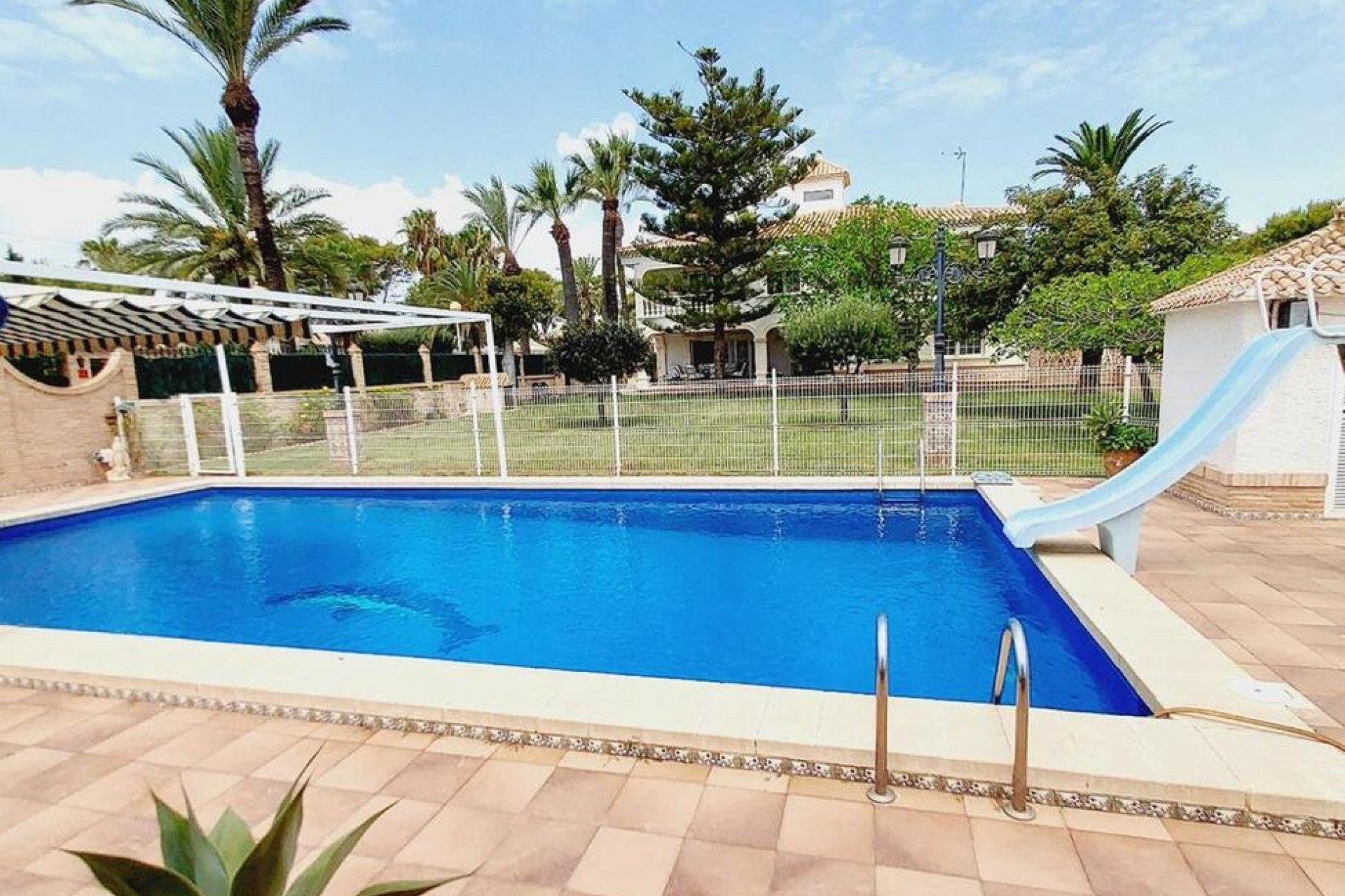 Resale - Chalet -
Orihuela Costa - Cabo Roig