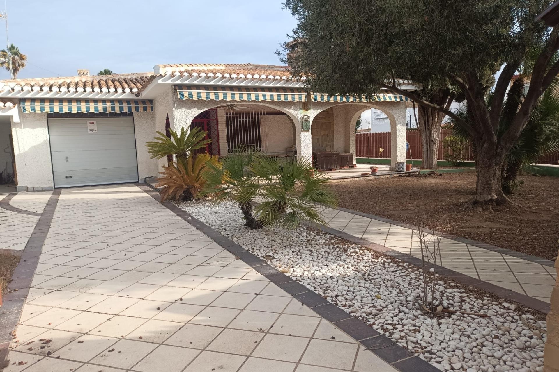 Resale - Chalet -
Orihuela Costa - Campoamor