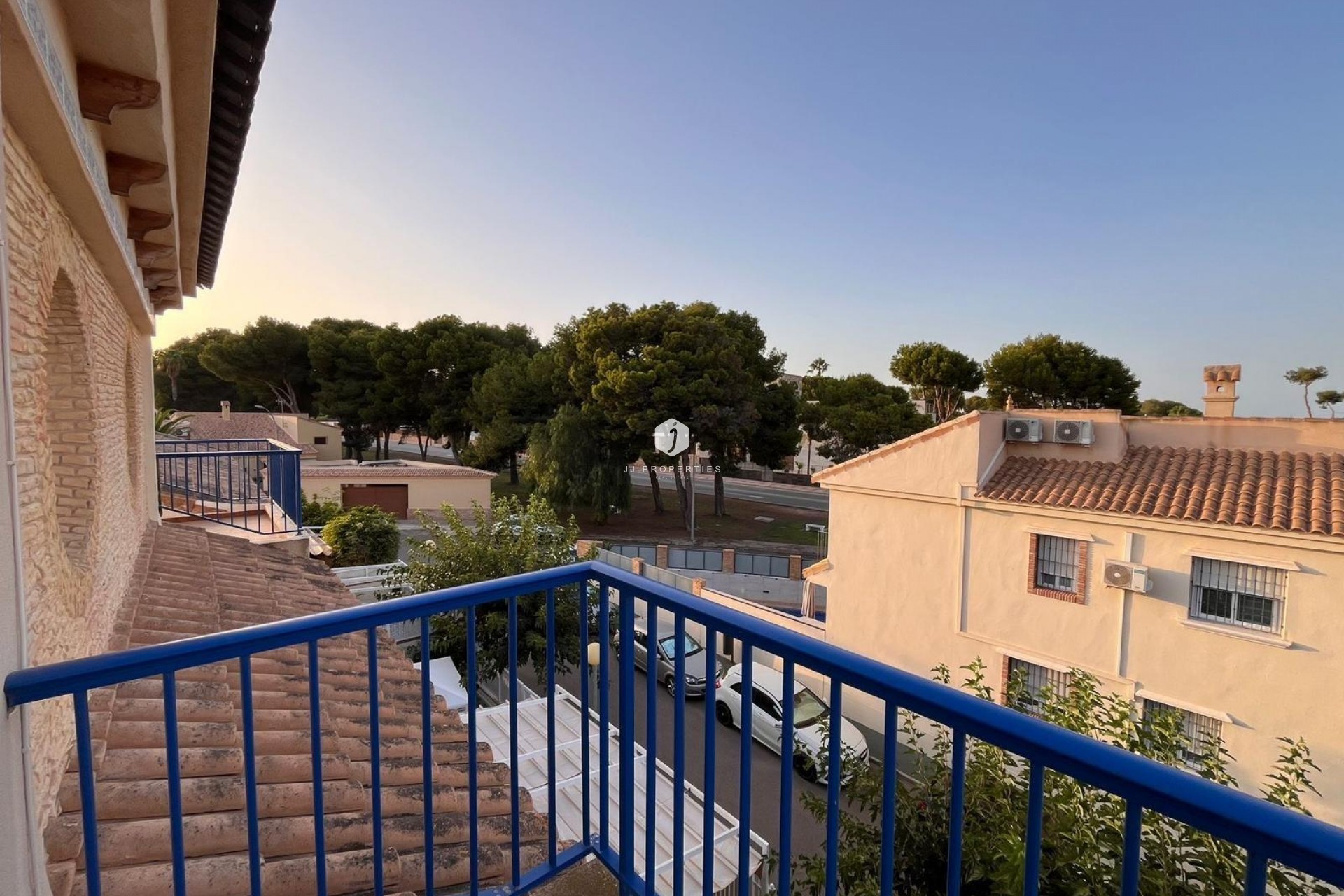 Resale - Chalet -
Orihuela Costa - Campoamor