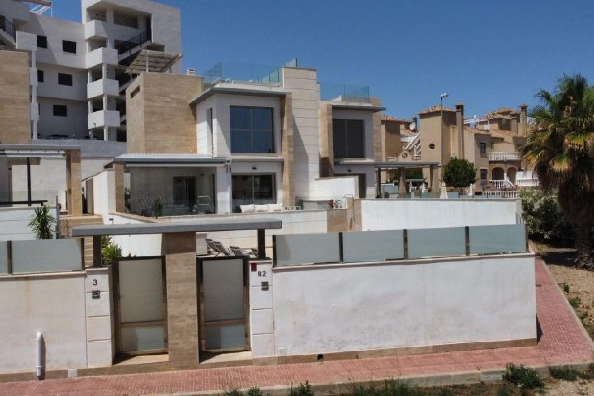 Resale - Chalet -
Orihuela Costa - Costa Blanca