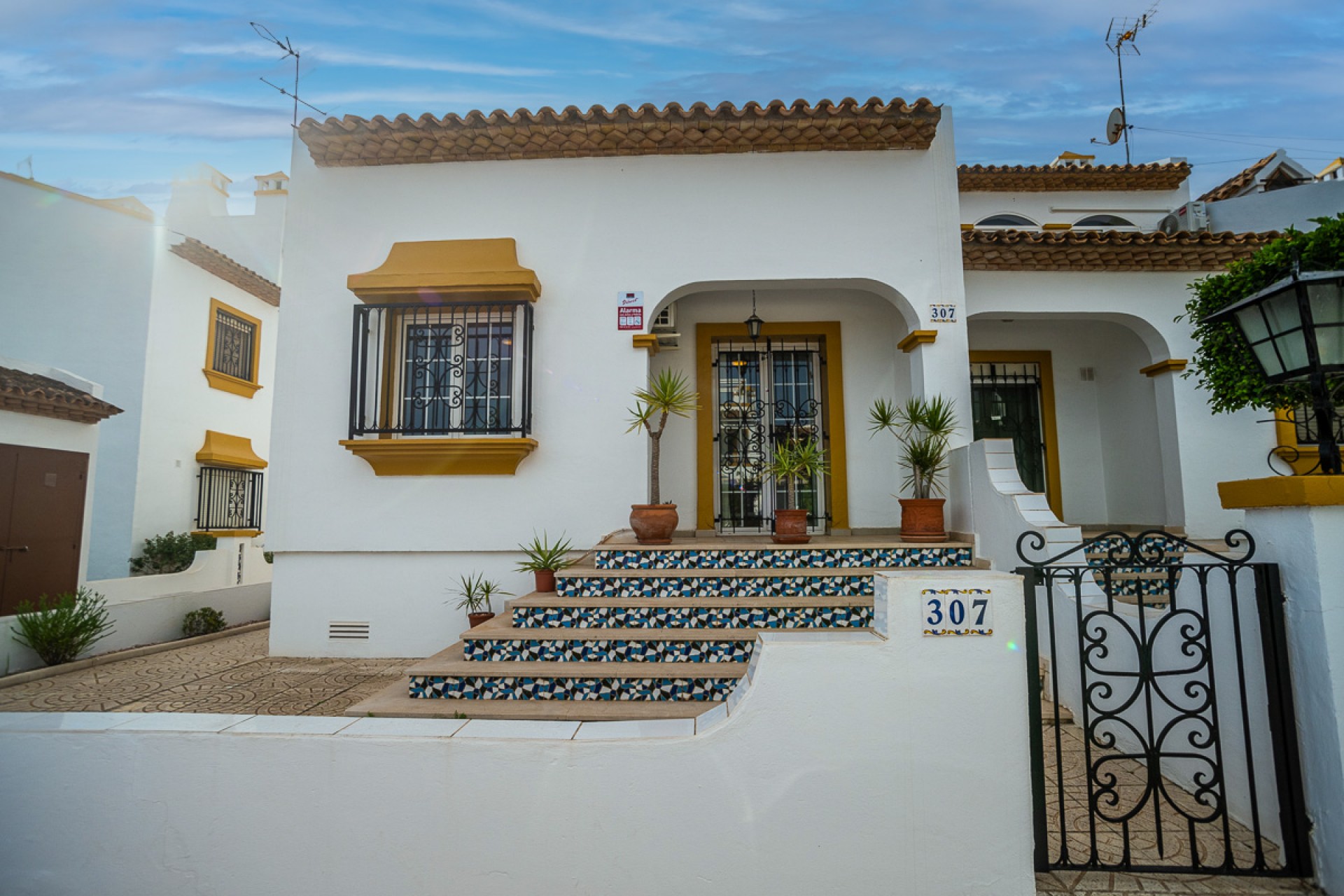 Resale - Chalet -
Orihuela Costa - Costa Blanca