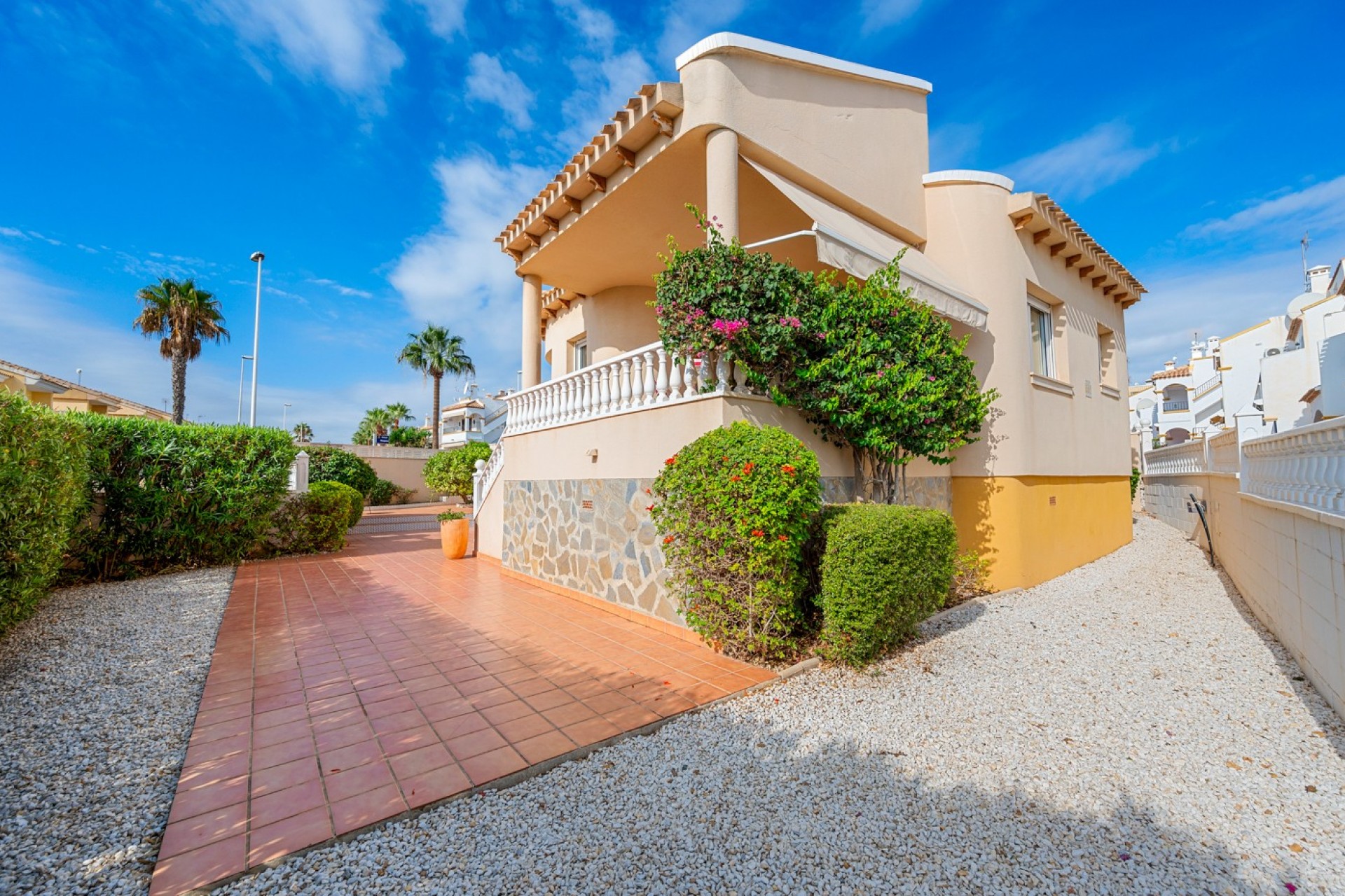 Resale - Chalet -
Orihuela Costa - Costa Blanca