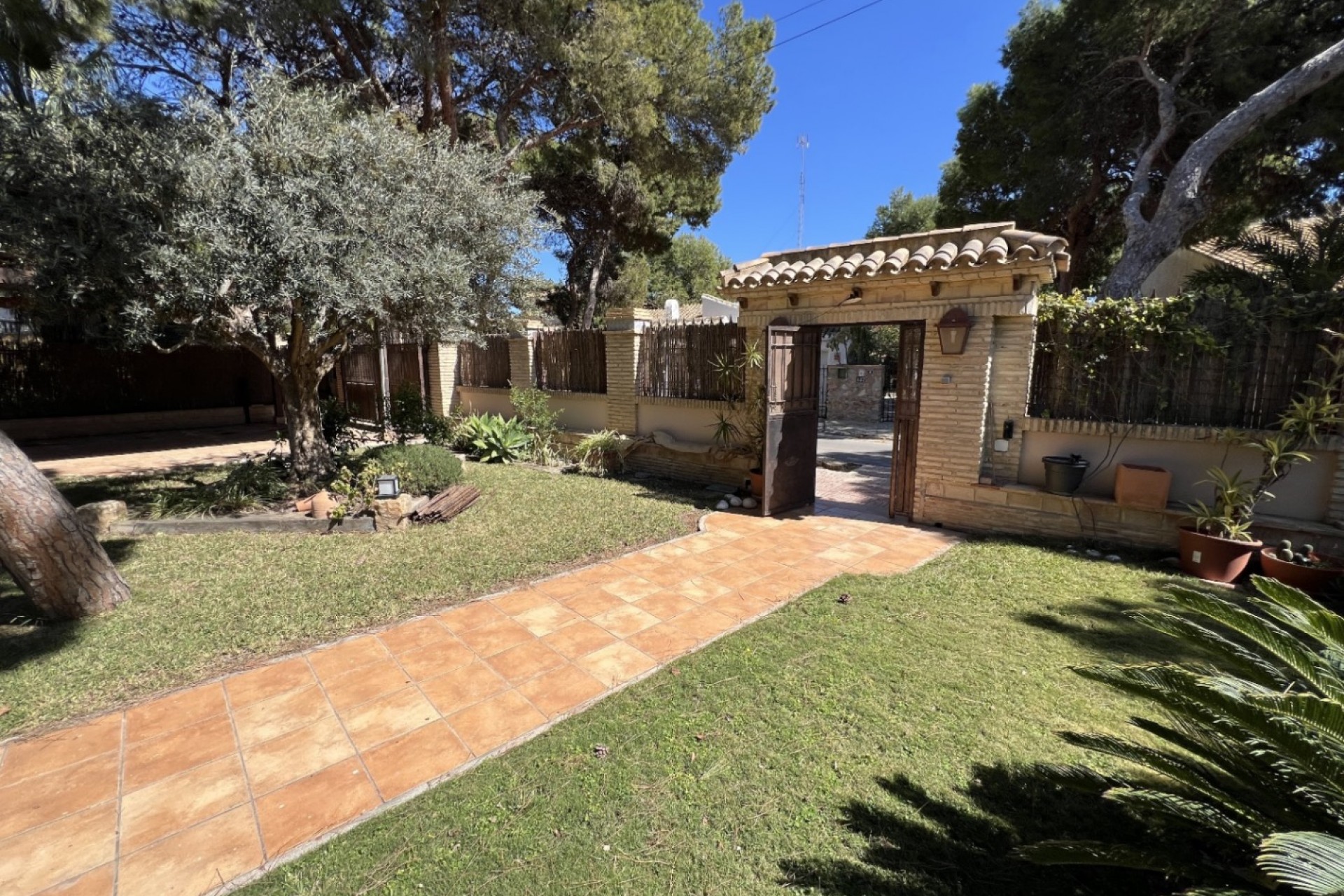 Resale - Chalet -
Orihuela Costa - Costa Blanca