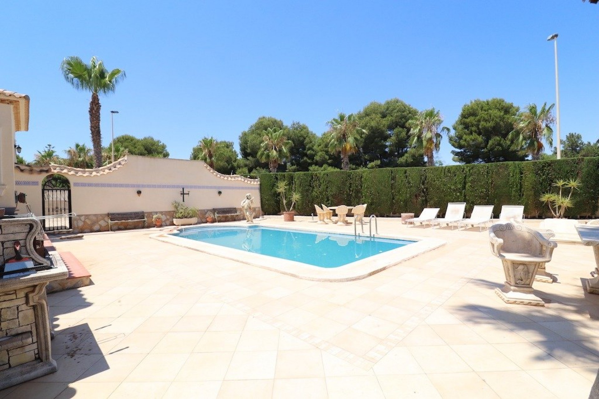 Resale - Chalet -
Orihuela Costa - Costa Blanca