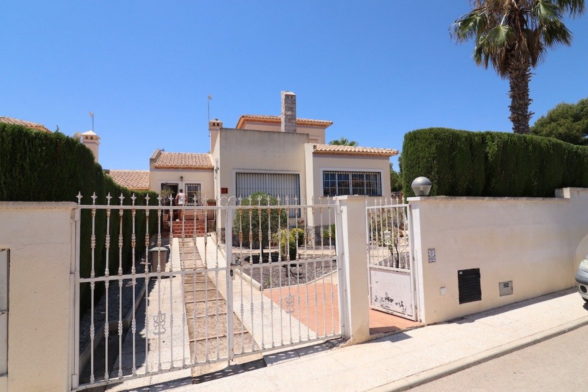 Resale - Chalet -
Orihuela Costa - Costa Blanca