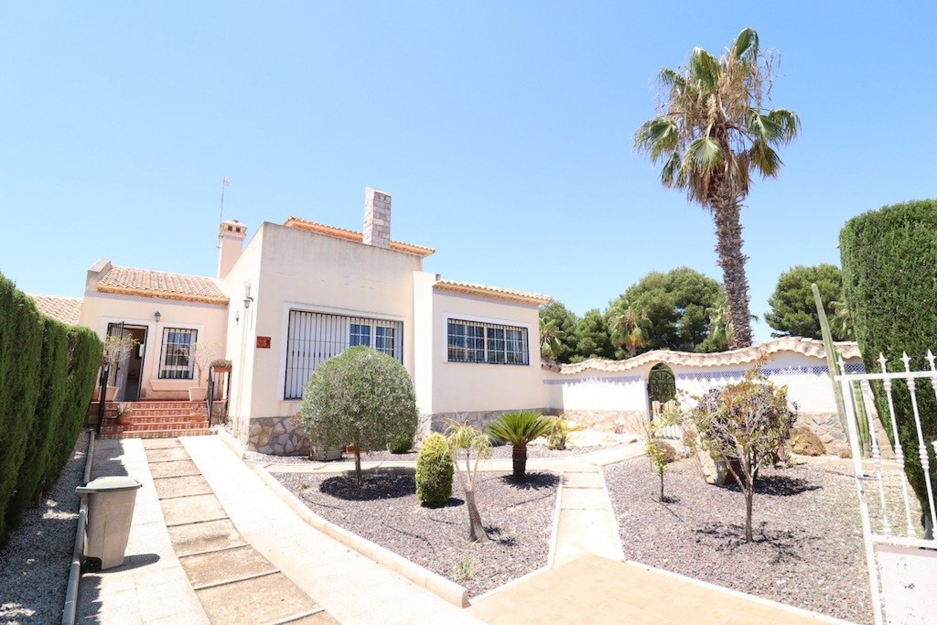 Resale - Chalet -
Orihuela Costa - Costa Blanca