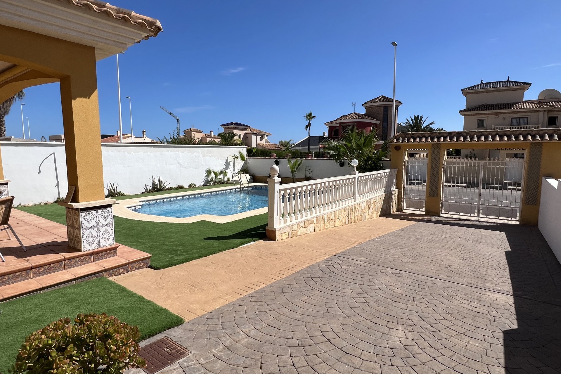 Resale - Chalet -
Orihuela Costa - Costa Blanca