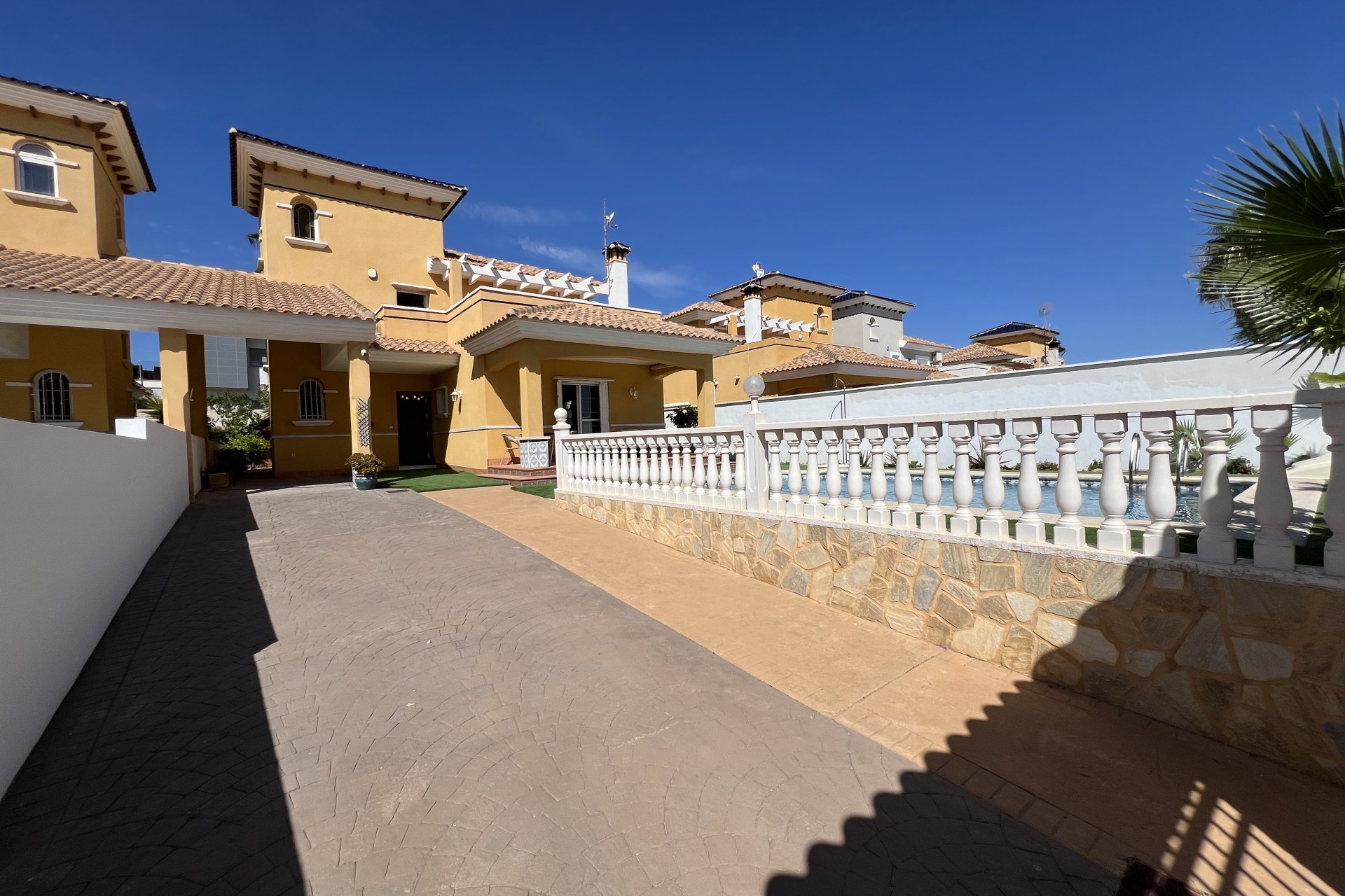 Resale - Chalet -
Orihuela Costa - Costa Blanca