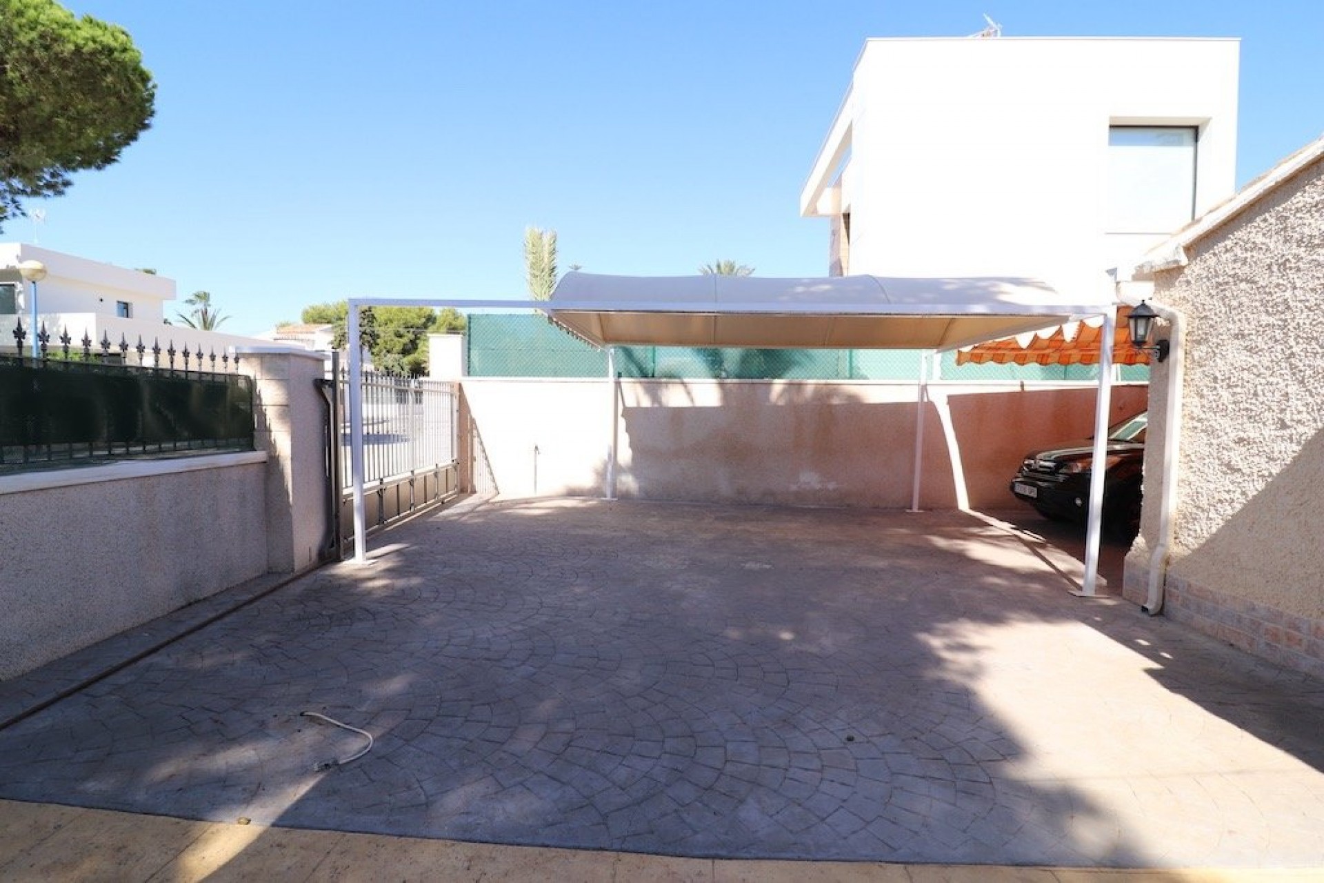 Resale - Chalet -
Orihuela Costa - Costa Blanca