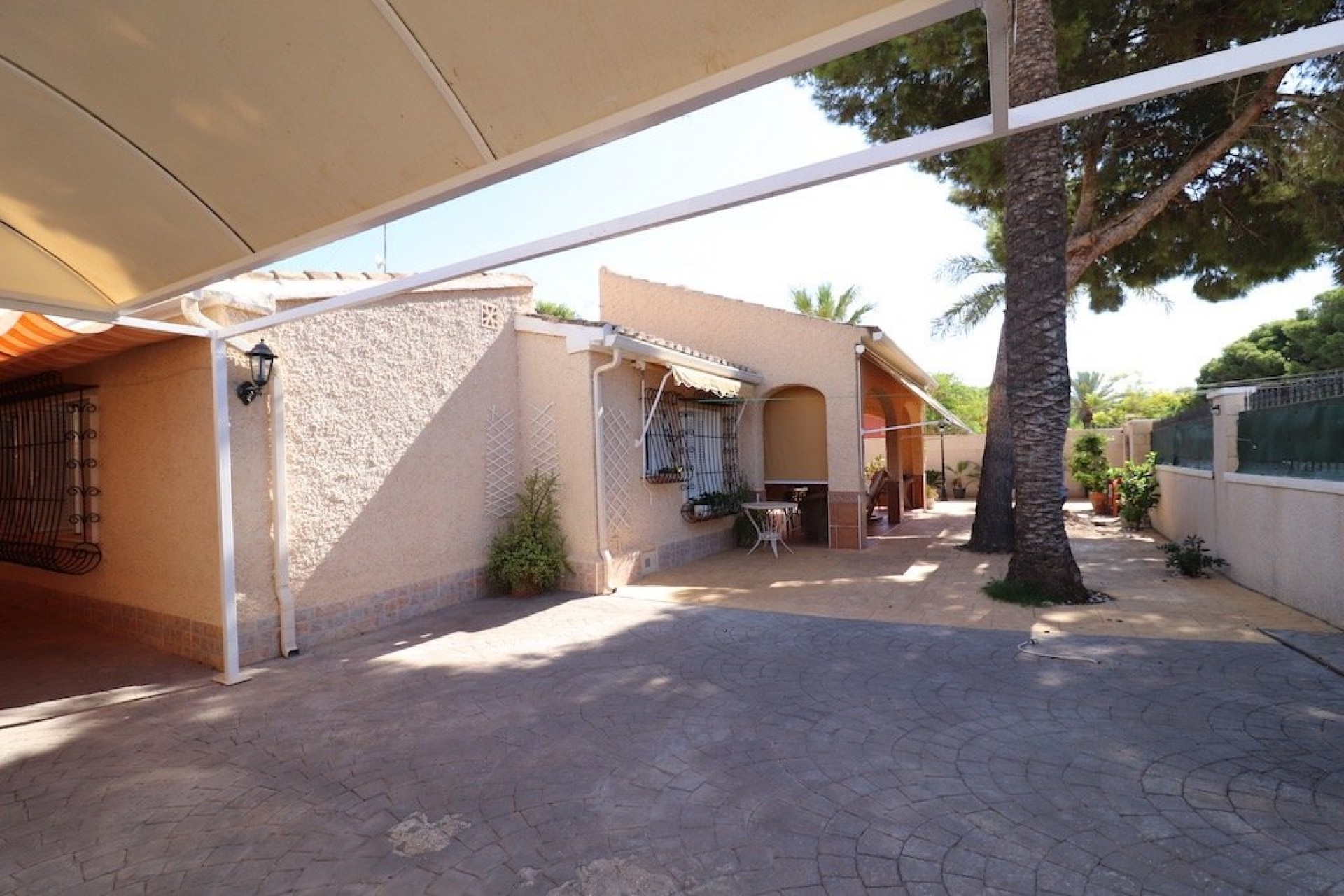 Resale - Chalet -
Orihuela Costa - Costa Blanca