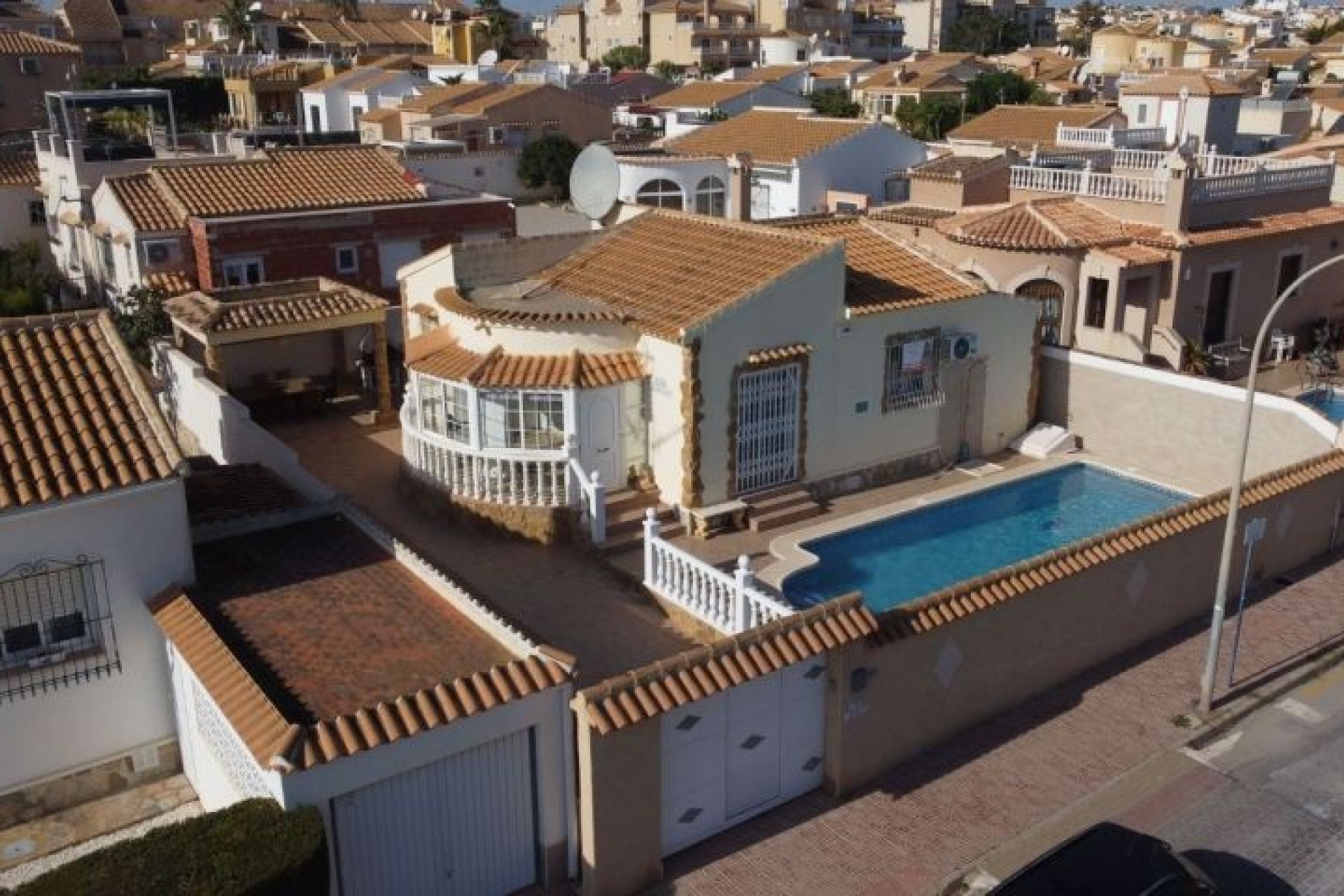 Resale - Chalet -
Orihuela Costa - Costa Blanca