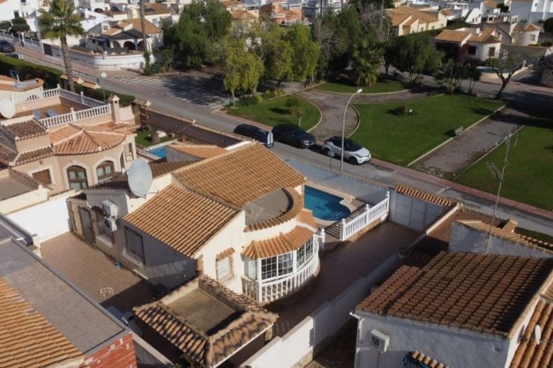 Resale - Chalet -
Orihuela Costa - Costa Blanca