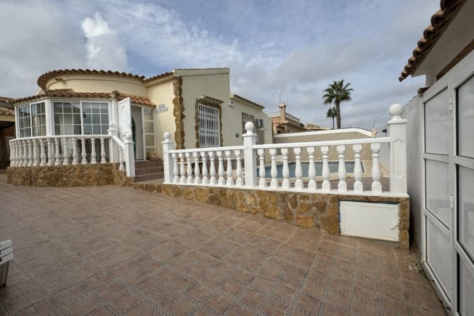 Resale - Chalet -
Orihuela Costa - Costa Blanca