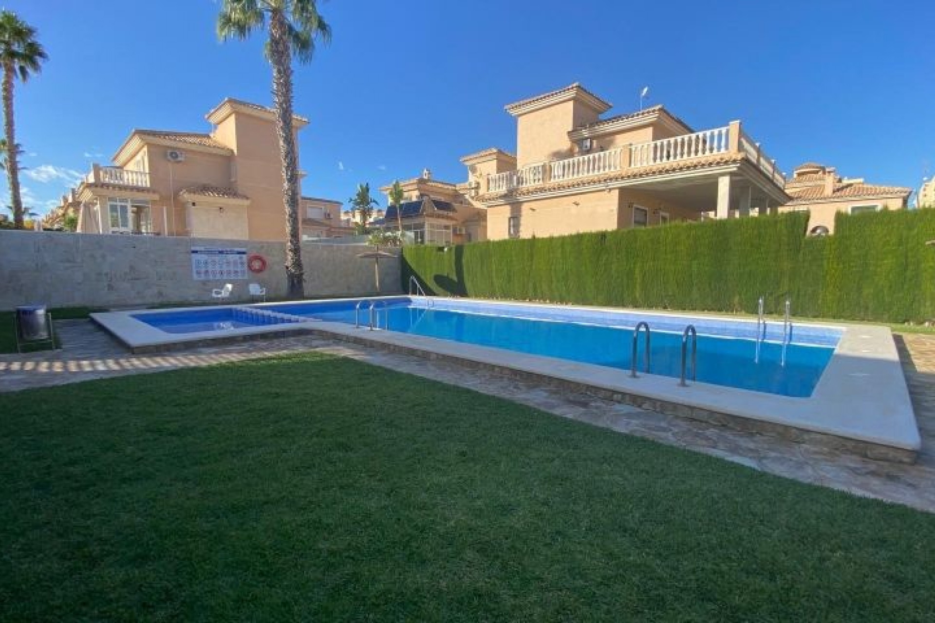 Resale - Chalet -
Orihuela Costa - Costa Blanca