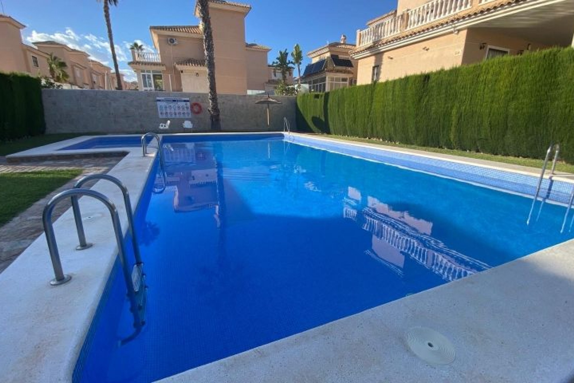 Resale - Chalet -
Orihuela Costa - Costa Blanca