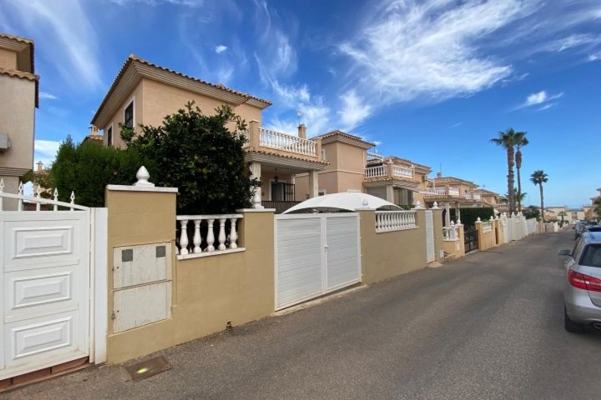 Resale - Chalet -
Orihuela Costa - Costa Blanca