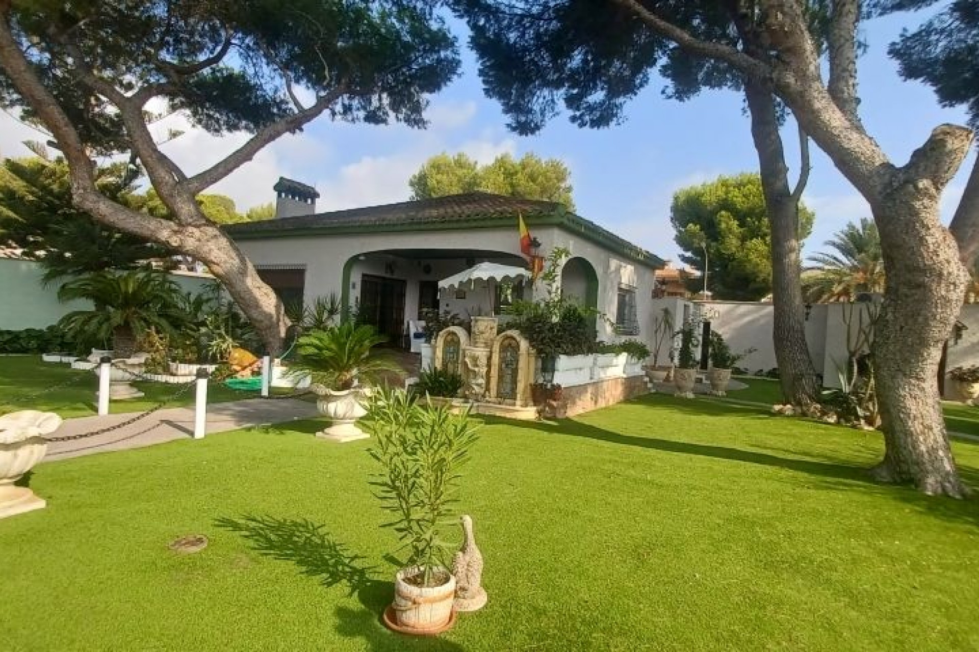 Resale - Chalet -
Orihuela Costa - Costa Blanca